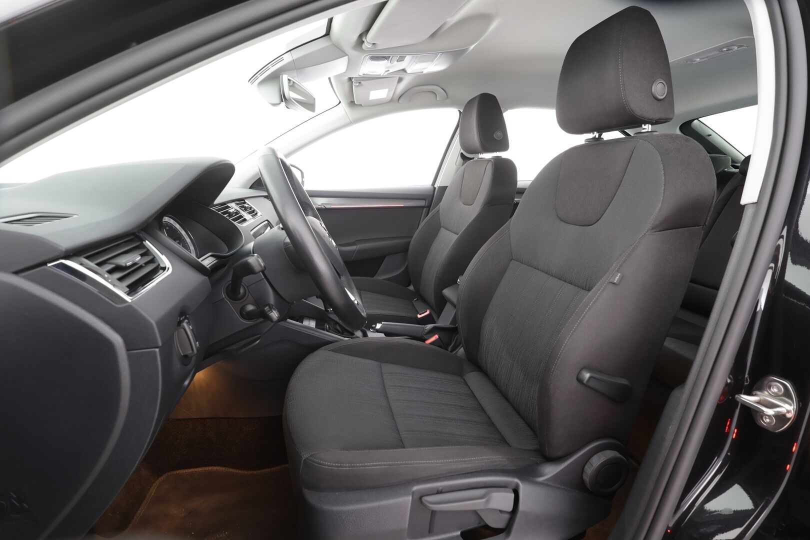 Skoda Octavia 2018 1,5 TSI Style DSG Autom. - | Webasto | ACC | LED | P.tutkat | Kaistavahti | Navi | Katveavustin | Keyless | Suomi-auto | Kahdet renkaat |
