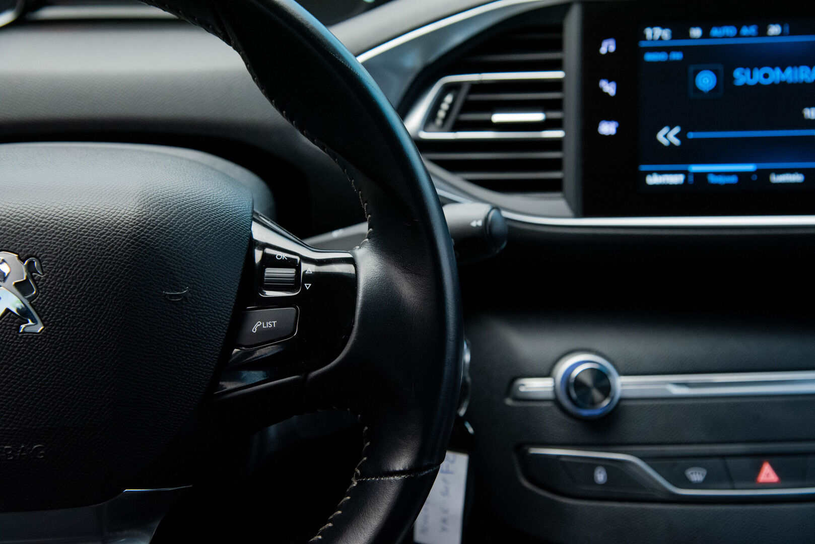 Peugeot 308 2018 SW Active PureTech 130 ** Vakkari / Suomi-Auto / P.tutka - Uudet kesärenkaat / Huollettu