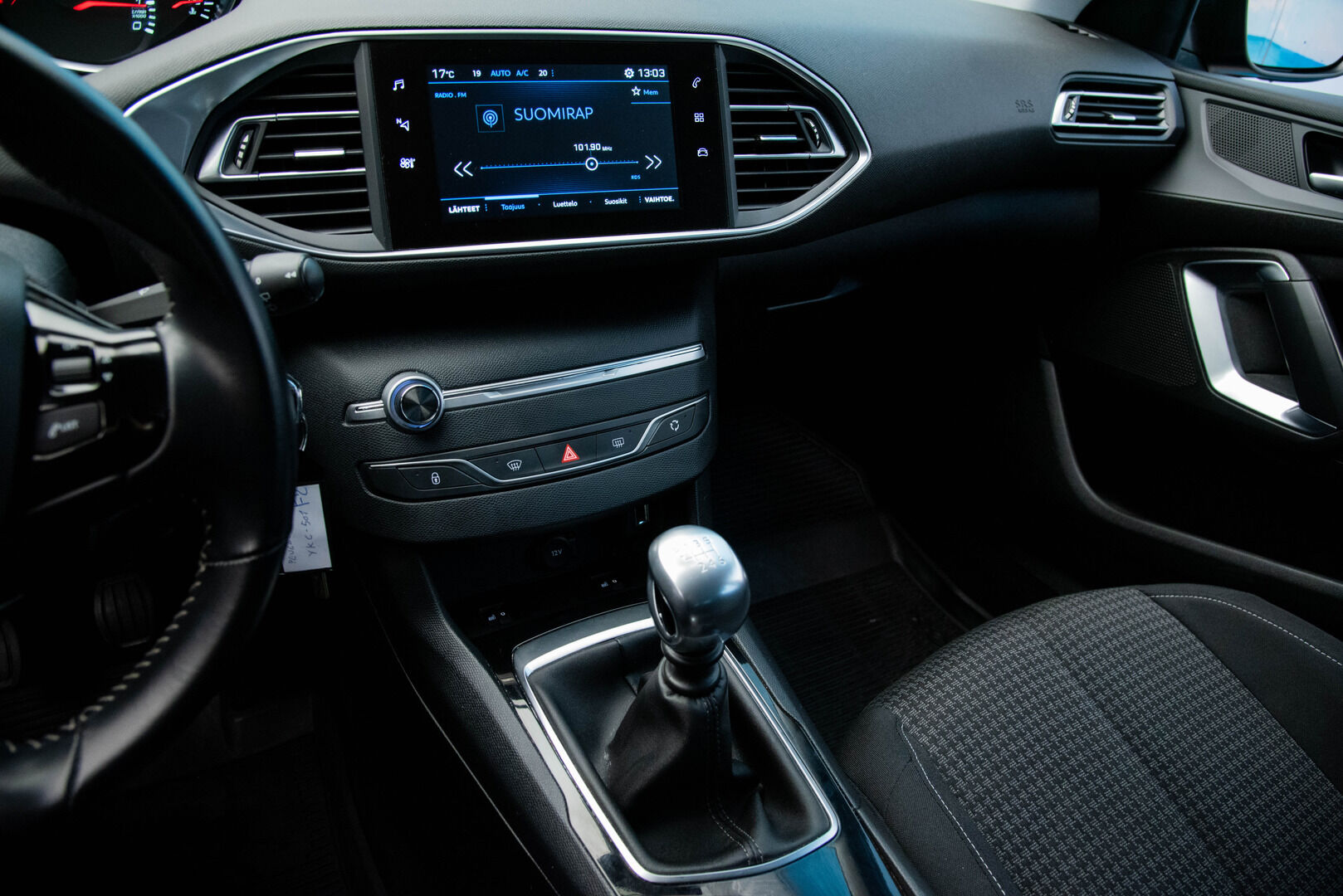 Peugeot 308 2018 SW Active PureTech 130 ** Vakkari / Suomi-Auto / P.tutka - Uudet kesärenkaat / Huollettu
