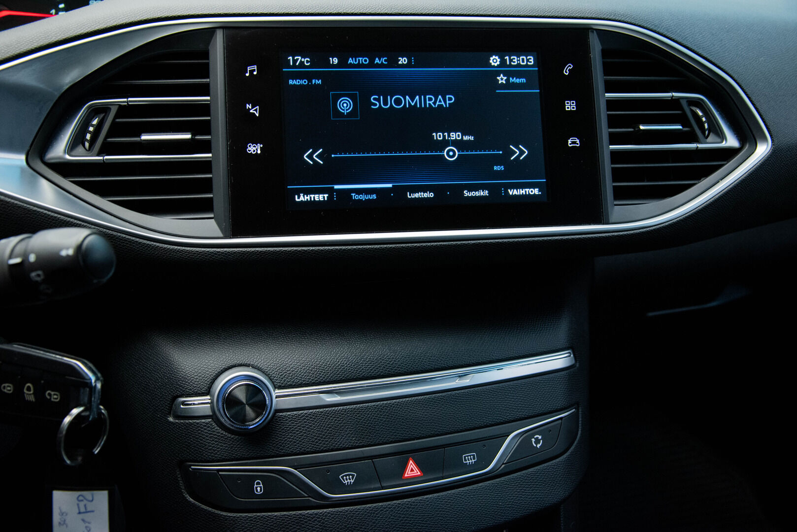 Peugeot 308 2018 SW Active PureTech 130 ** Vakkari / Suomi-Auto / P.tutka - Uudet kesärenkaat / Huollettu