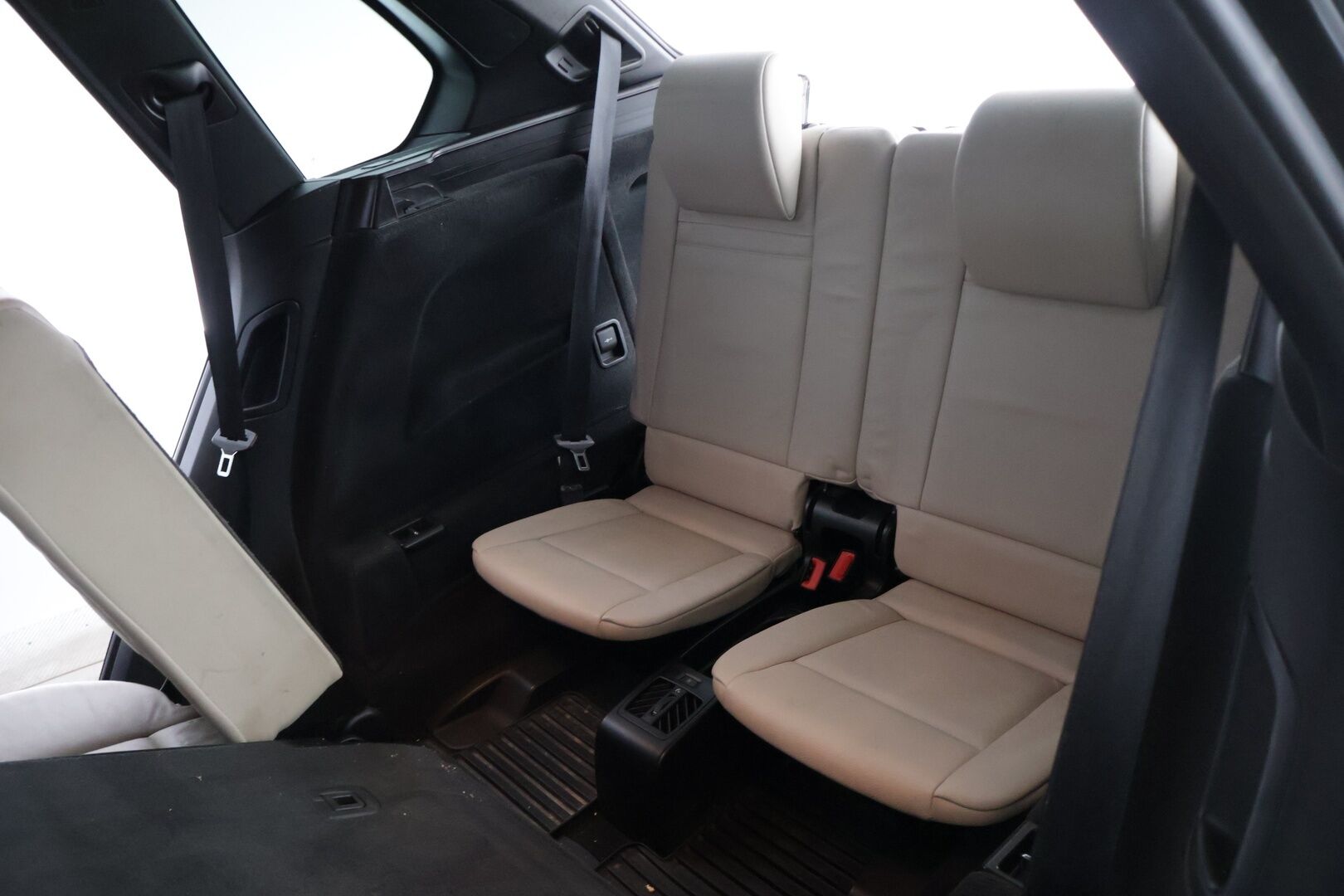 BMW X5 2011 xDrive40d TwinPower Turbo A E70 SAV * Myydään huutokaupat.com / 7P / Koukku / Hifit / Comfort-penkit / Ratinlämmitys / - * Katsastettu 28.5.2025 / Kattavasti huollettu ja korjattu / Kahdet renkaat vanteilla! *
