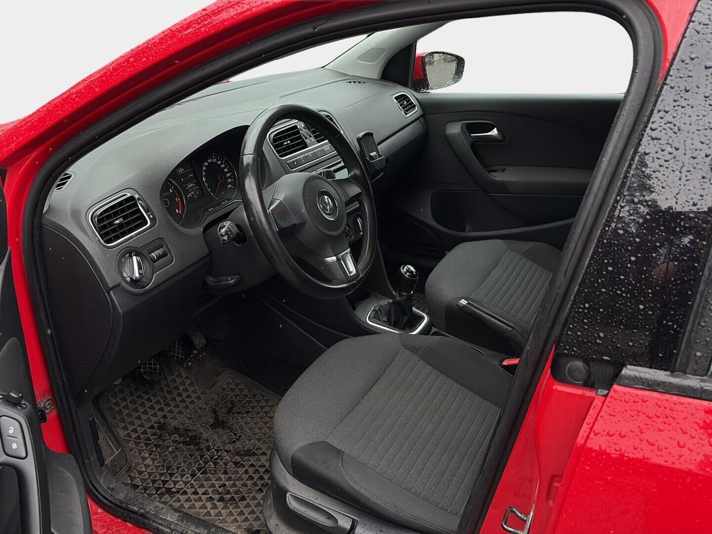 Volkswagen Polo 2014 R-Line 1,2 TSI 66 kW (90 hv) BlueMotion Technology 4-ovinen - Vetokoukku | Vakkari | P-Tutka | Lohko/sisä | Penkinlämmittimet 