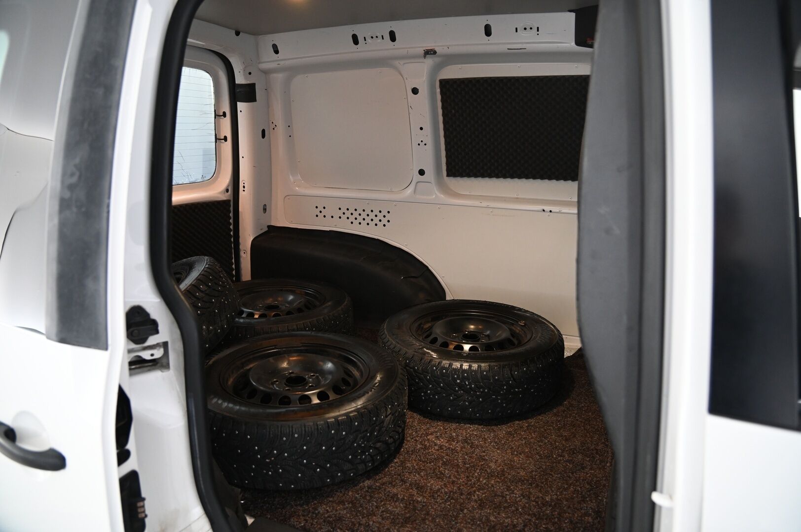 Volkswagen Caddy 2012 umpipakettiauto 1,6 TDI 55kW *Lohko+sisä / Vetokoukku / Vakkari* - * Vasta Saapunut / Siisti*