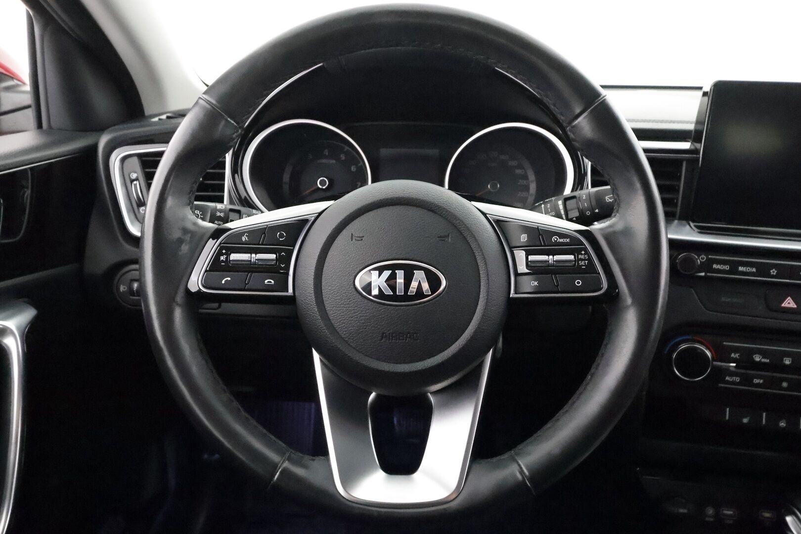 Kia Ceed 2019 1,4 T-GDI ISG 140hv EX 5D DCT A/T EcoDynamics - | LED | Puolinahat | Navi | P.kamera | Lämm. ratti | Lämm. takapenkit | Apple & Android | Lane Assist | Langaton laturi | 2x renkaat aluin | 
