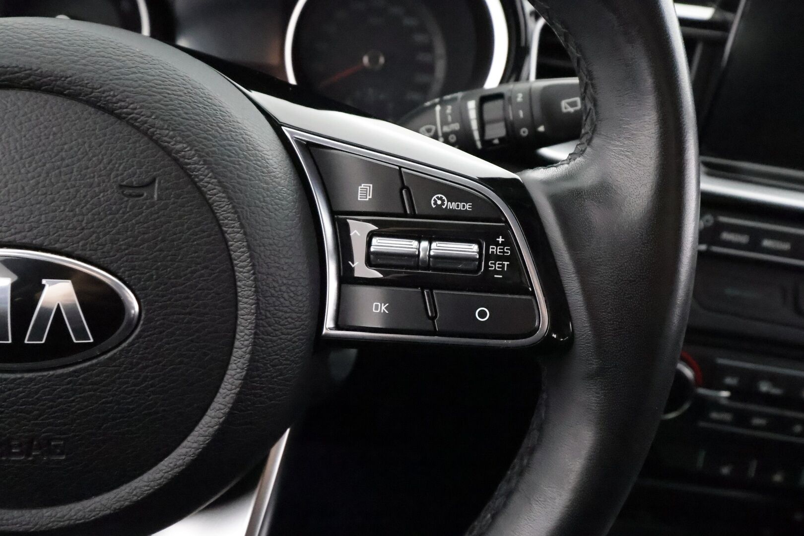 Kia Ceed 2019 1,4 T-GDI ISG 140hv EX 5D DCT A/T EcoDynamics - | LED | Puolinahat | Navi | P.kamera | Lämm. ratti | Lämm. takapenkit | Apple & Android | Lane Assist | Langaton laturi | 2x renkaat aluin | 