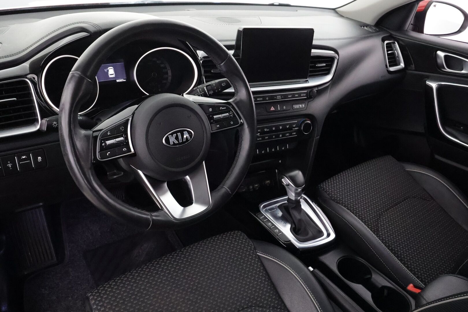 Kia Ceed 2019 1,4 T-GDI ISG 140hv EX 5D DCT A/T EcoDynamics - | LED | Puolinahat | Navi | P.kamera | Lämm. ratti | Lämm. takapenkit | Apple & Android | Lane Assist | Langaton laturi | 2x renkaat aluin | 