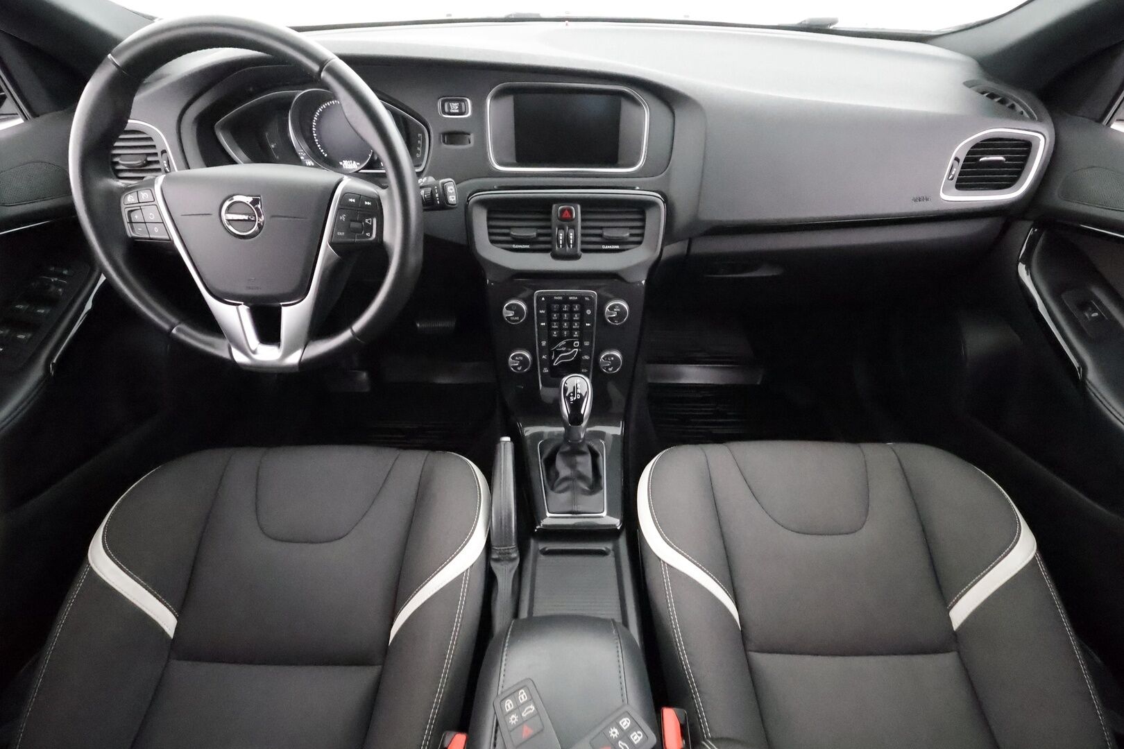 Volvo V40 2019 T2 Business Dynamic Edition aut - | Vakkari | Webasto | LED | P.Tutkat | Digimittaristo | Suomi-auto | Kahdet Renkaat |