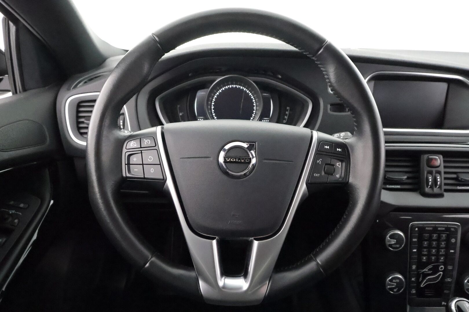 Volvo V40 2019 T2 Business Dynamic Edition aut - | Vakkari | Webasto | LED | P.Tutkat | Digimittaristo | Suomi-auto | Kahdet Renkaat |