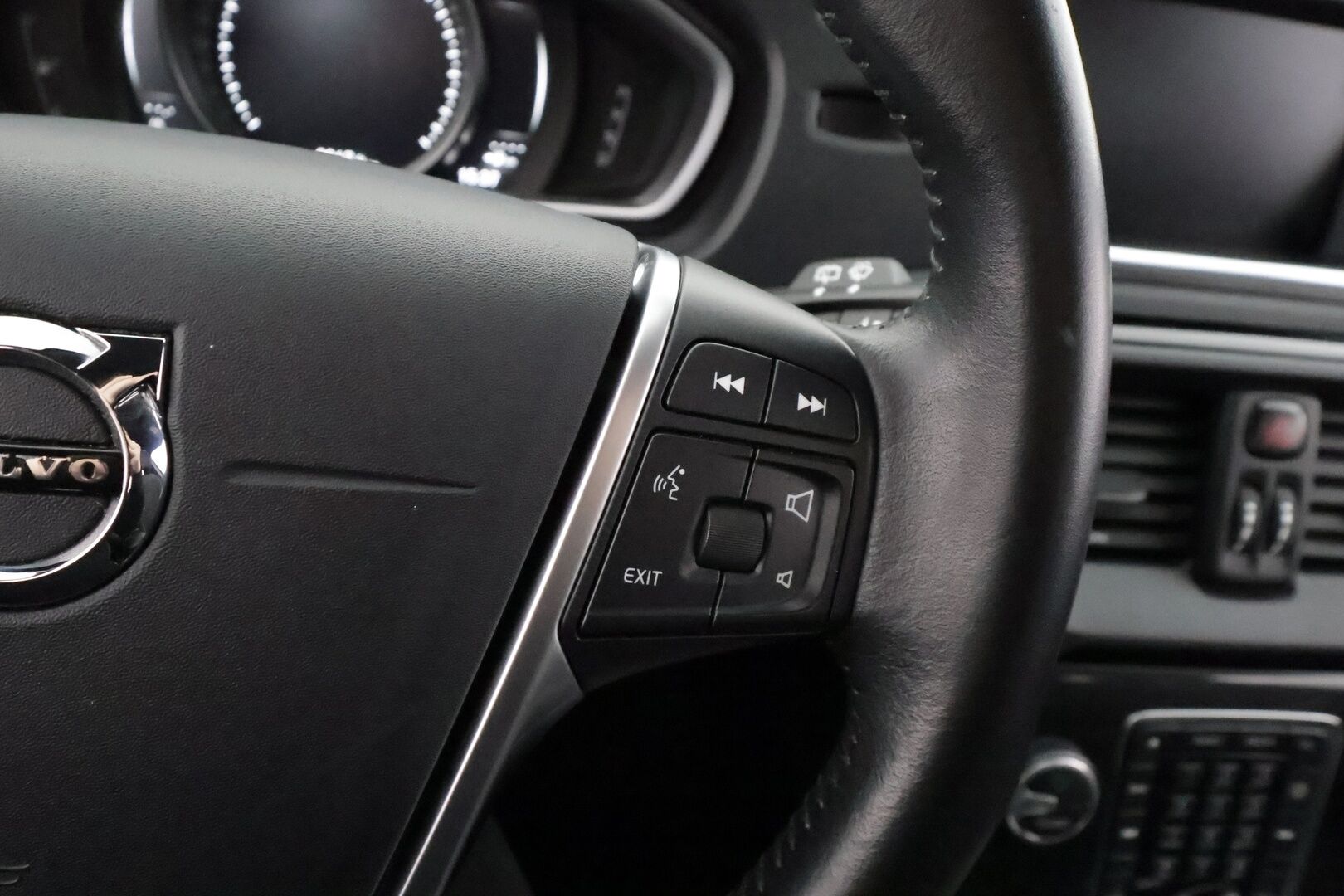 Volvo V40 2019 T2 Business Dynamic Edition aut - | Vakkari | Webasto | LED | P.Tutkat | Digimittaristo | Suomi-auto | Kahdet Renkaat |