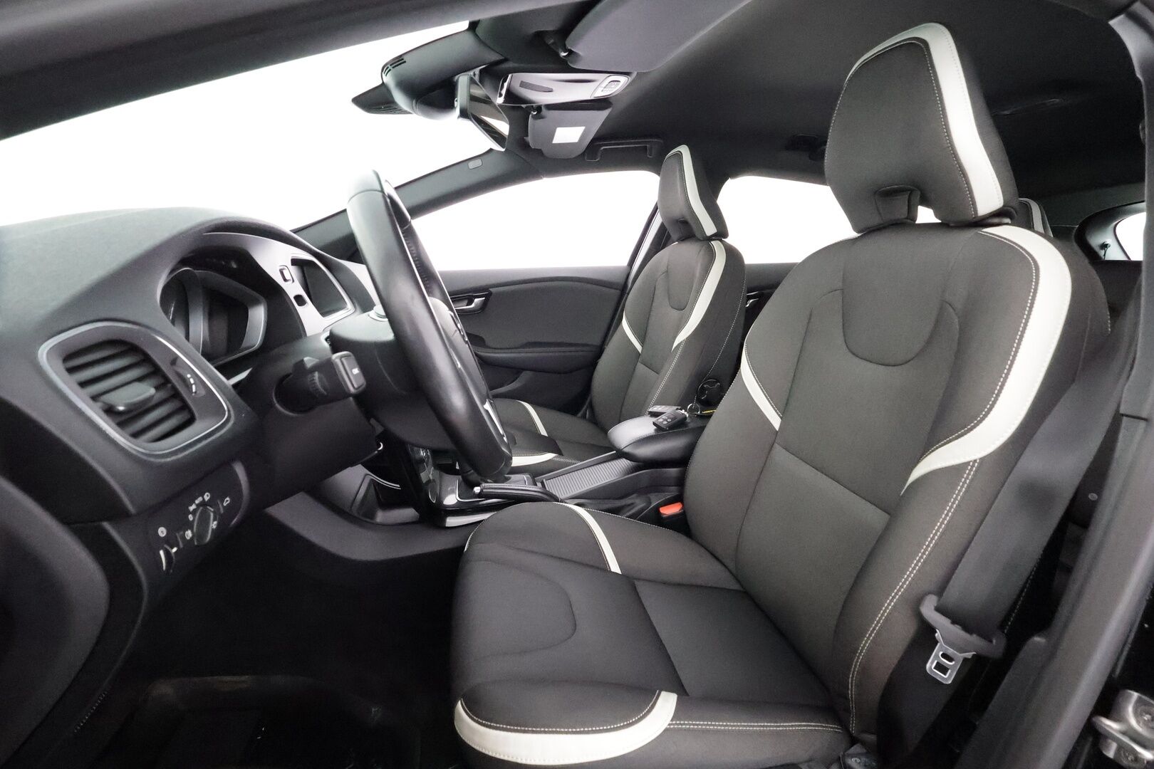 Volvo V40 2019 T2 Business Dynamic Edition aut - | Vakkari | Webasto | LED | P.Tutkat | Digimittaristo | Suomi-auto | Kahdet Renkaat |