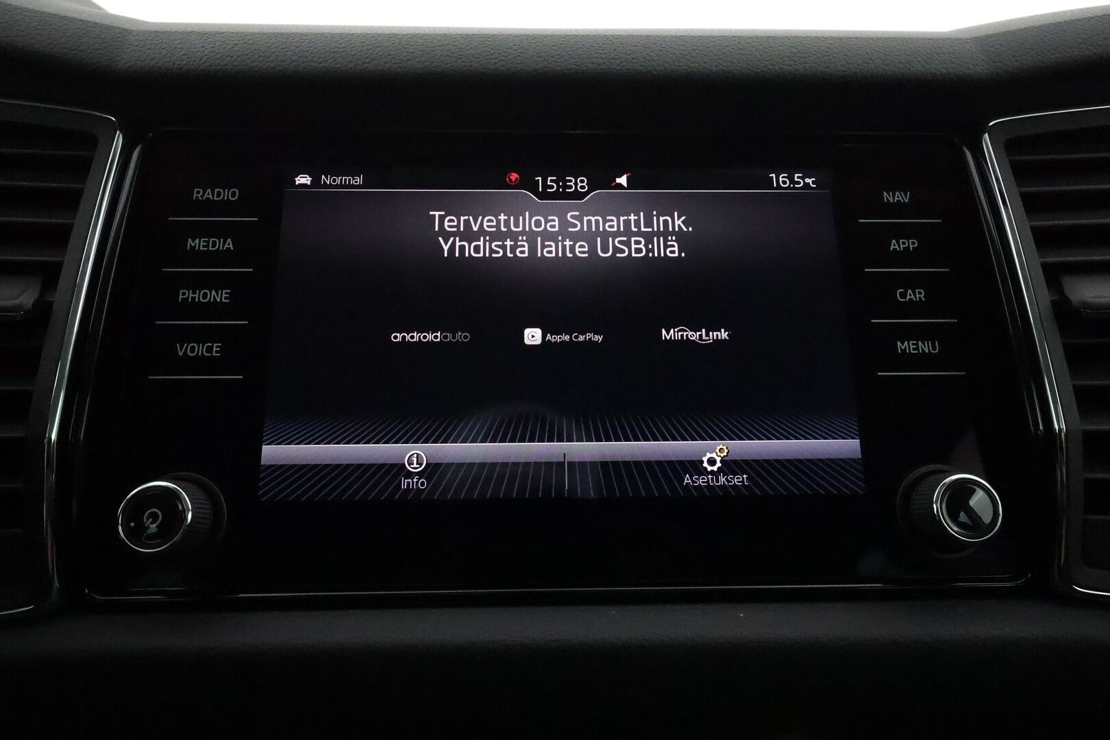 Skoda Kodiaq 2018 2,0 TSI 4x4 Style DSG 7-paik **Webasto / Canton / Adapt. vakkari / Muistipenkit / Koukku / Keyless / Apple&Android** - 3,99 % KORKOTARJOUS TÄHÄN AUTOON - 1-om. Suomi-auto / Merkkihuollettu