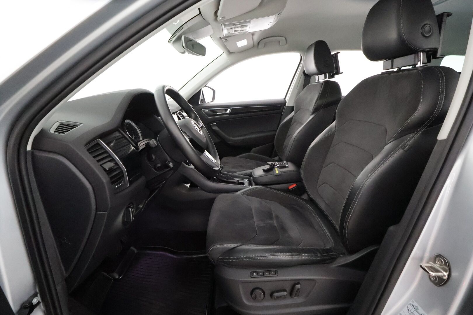Skoda Kodiaq 2018 2,0 TSI 4x4 Style DSG 7-paik **Webasto / Canton / Adapt. vakkari / Muistipenkit / Koukku / Keyless / Apple&Android** - 3,99 % KORKOTARJOUS TÄHÄN AUTOON - 1-om. Suomi-auto / Merkkihuollettu
