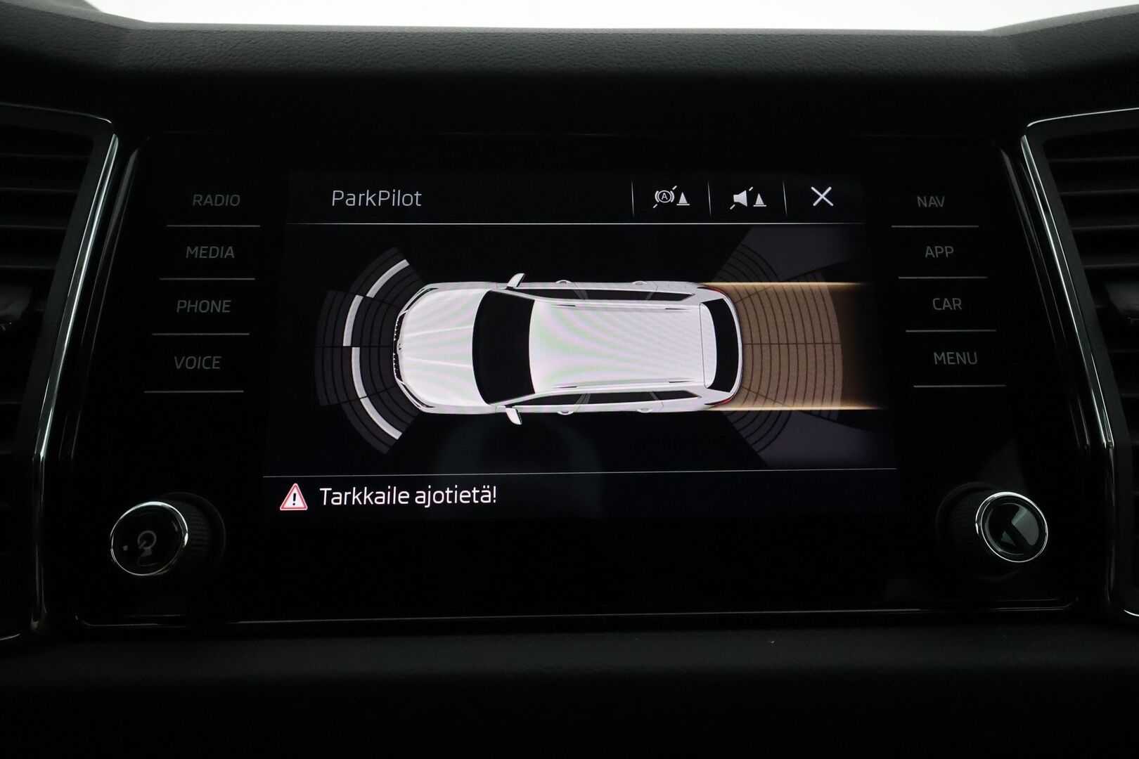 Skoda Kodiaq 2018 2,0 TSI 4x4 Style DSG 7-paik **Webasto / Canton / Adapt. vakkari / Muistipenkit / Koukku / Keyless / Apple&Android** - 3,99 % KORKOTARJOUS TÄHÄN AUTOON - 1-om. Suomi-auto / Merkkihuollettu