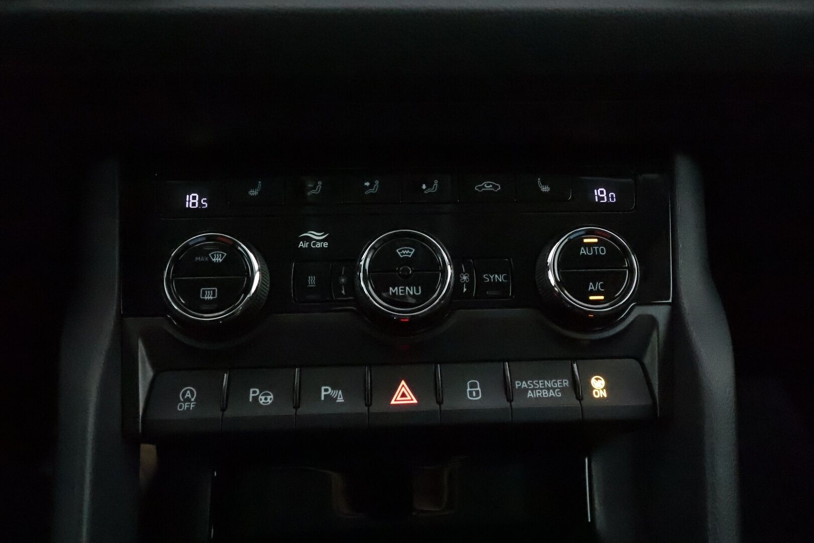 Skoda Kodiaq 2018 2,0 TSI 4x4 Style DSG 7-paik **Webasto / Canton / Adapt. vakkari / Muistipenkit / Koukku / Keyless / Apple&Android** - 3,99 % KORKOTARJOUS TÄHÄN AUTOON - 1-om. Suomi-auto / Merkkihuollettu
