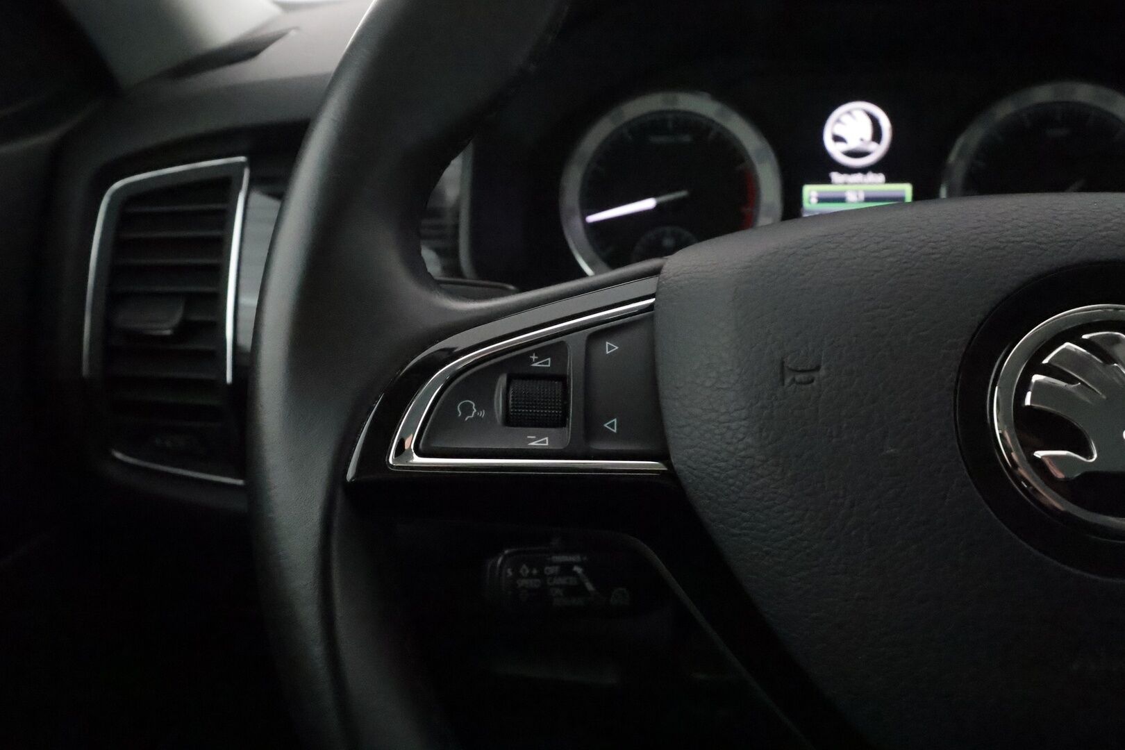 Skoda Kodiaq 2018 2,0 TSI 4x4 Style DSG 7-paik **Webasto / Canton / Adapt. vakkari / Muistipenkit / Koukku / Keyless / Apple&Android** - 3,99 % KORKOTARJOUS TÄHÄN AUTOON - 1-om. Suomi-auto / Merkkihuollettu