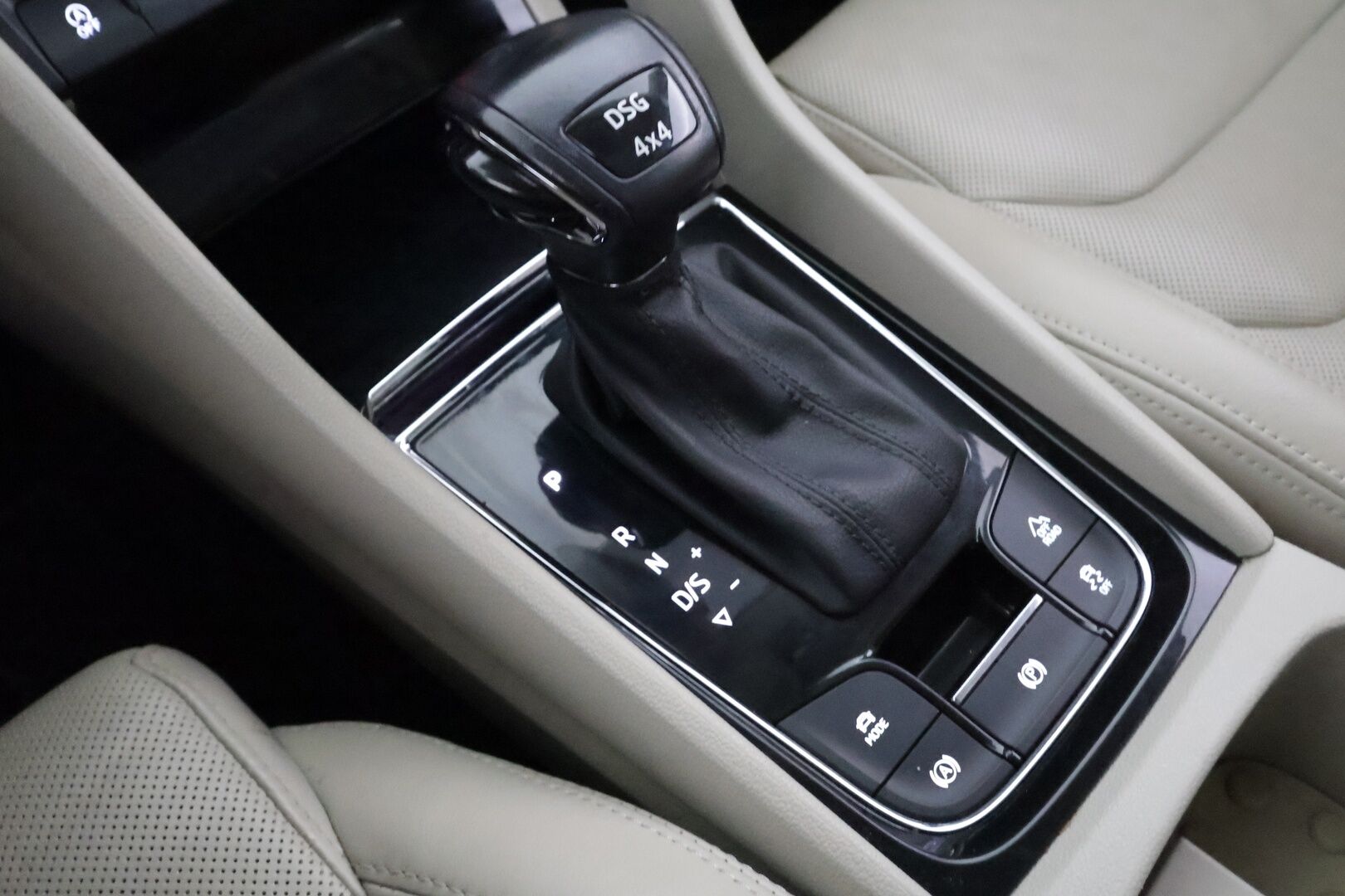 Skoda Kodiaq 2018 2,0 TSI 4x4 Exclusive DSG Autom. - | Webasto | Canton | Panorama | ACC | LED | 360 | Ilmastoidut Muistipenkit | Navi | Kaistavahti | Katveavustin | Keyless | Merkkihuollot | Kahdet renkaat | Suomi-auto |