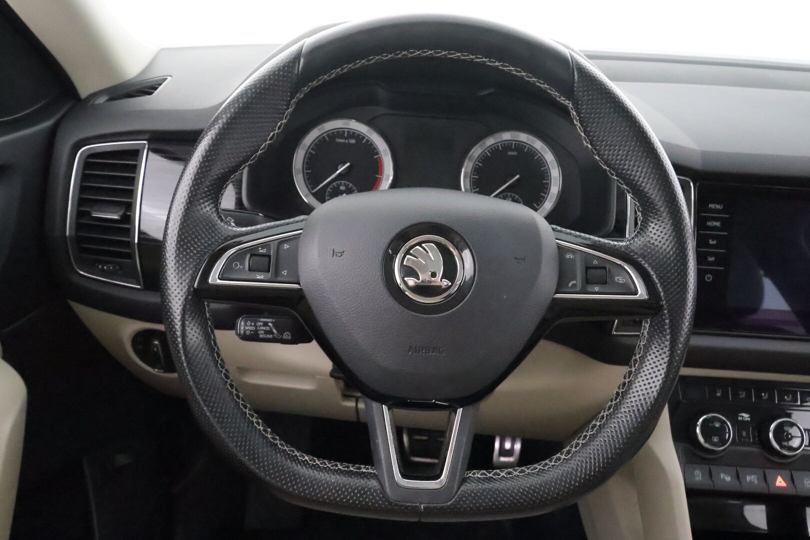 Skoda Kodiaq 2018 2,0 TSI 4x4 Exclusive DSG Autom. - | Webasto | Canton | Panorama | ACC | LED | 360 | Ilmastoidut Muistipenkit | Navi | Kaistavahti | Katveavustin | Keyless | Merkkihuollot | Kahdet renkaat | Suomi-auto |