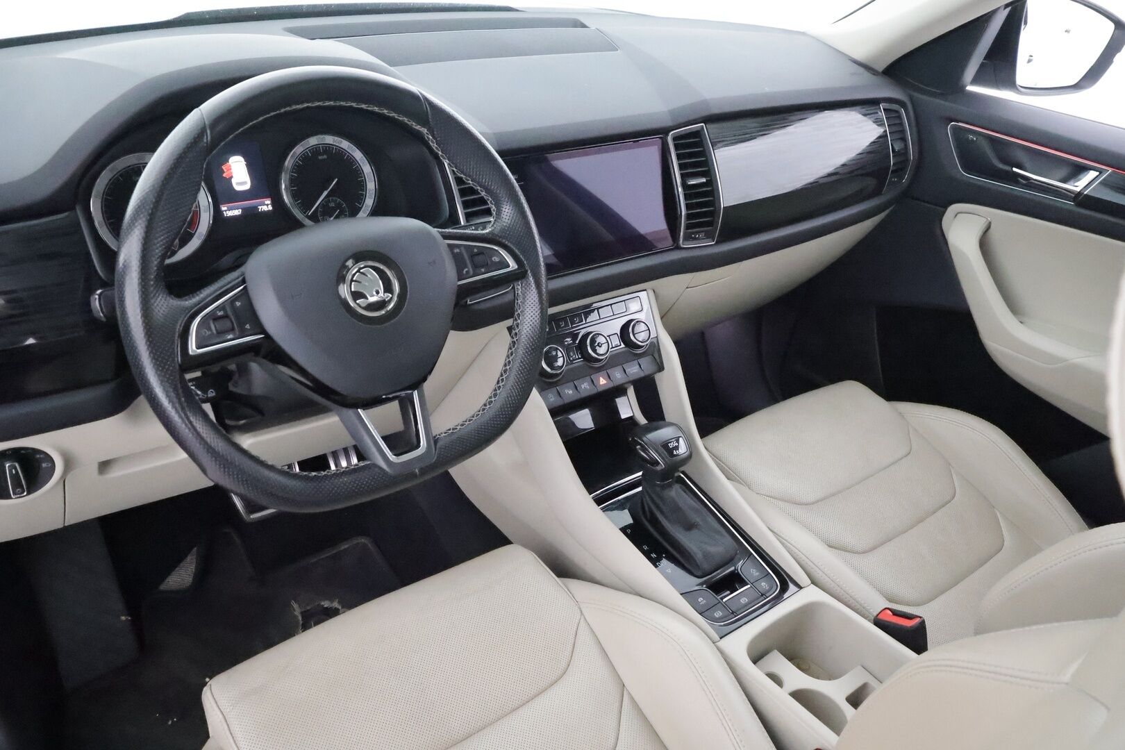 Skoda Kodiaq 2018 2,0 TSI 4x4 Exclusive DSG Autom. - | Webasto | Canton | Panorama | ACC | LED | 360 | Ilmastoidut Muistipenkit | Navi | Kaistavahti | Katveavustin | Keyless | Merkkihuollot | Kahdet renkaat | Suomi-auto |