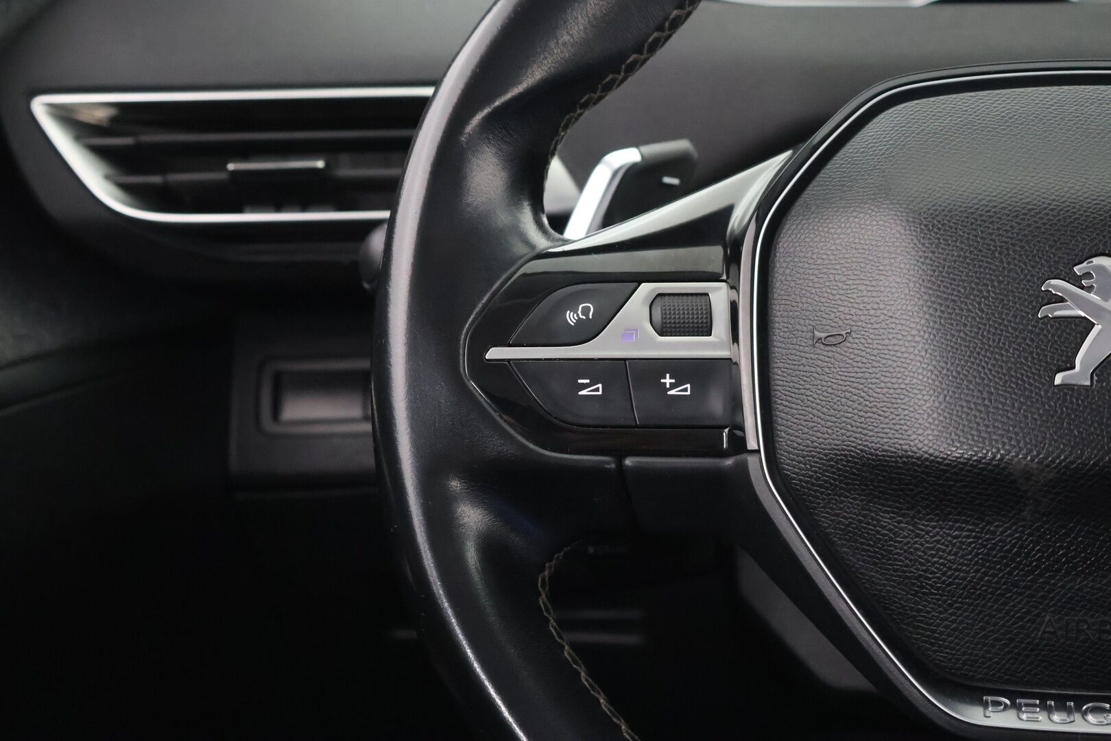 Peugeot 5008 2018 Allure PureTech 130 Aut - Full LED | Digimittaristo | BLIS | Nahkasisusta | S. Kontti | Kaistavahti | Lämm. Tuulilasi | 2x Renkaat