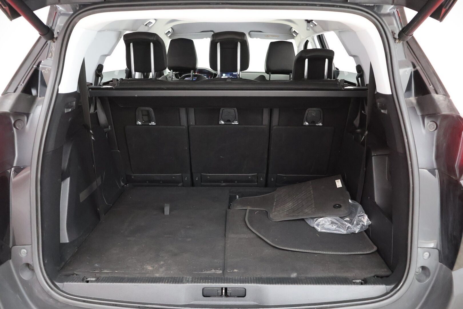 Peugeot 5008 2018 Allure PureTech 130 Aut - Full LED | Digimittaristo | BLIS | Nahkasisusta | S. Kontti | Kaistavahti | Lämm. Tuulilasi | 2x Renkaat