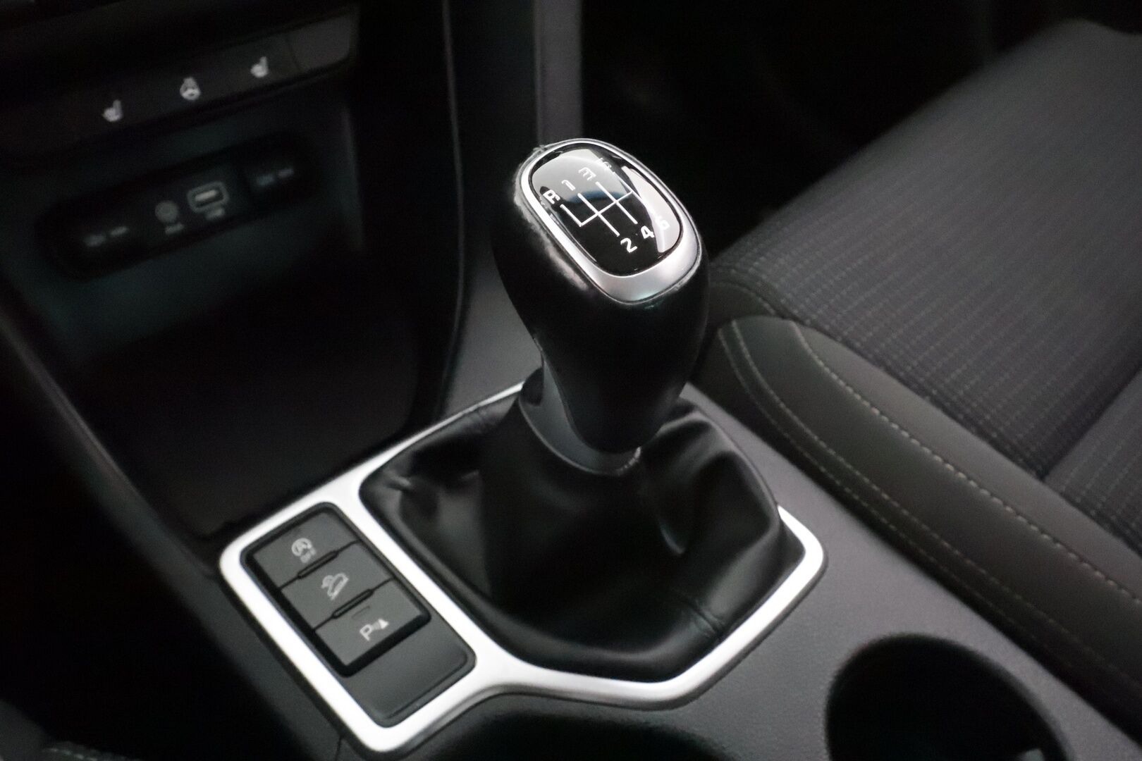 Kia Sportage 2018 1,6 ISG Urban FIFA World Cup Edition EcoDynamics * Vakkari / Bi-Xenon / Lohko / P.Kamera / Apple&Android * - Suomi-auto / Kahdet renkaat