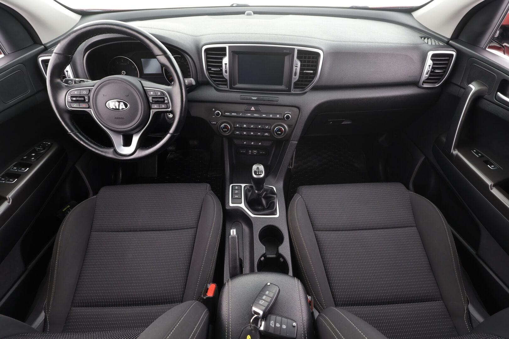 Kia Sportage 2018 1,6 ISG Urban FIFA World Cup Edition EcoDynamics - Vakkari | Bi-Xenon | Lohko / P.Kamera | Apple&Android | 2x renkaat&alumiinivanteet