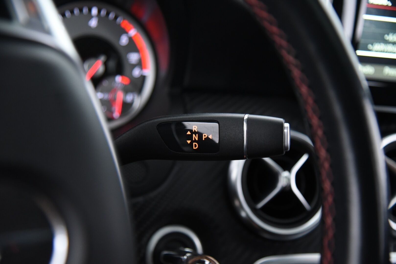 Mercedes-Benz A 2014 220 CDI 4Matic A Premium Business AMG / Webasto / Vakkari / Panorama / P. kamera / Nahka-Alcantara / - Kattavasti varusteltu / Todella siisti / 2x renkaat & vanteet
