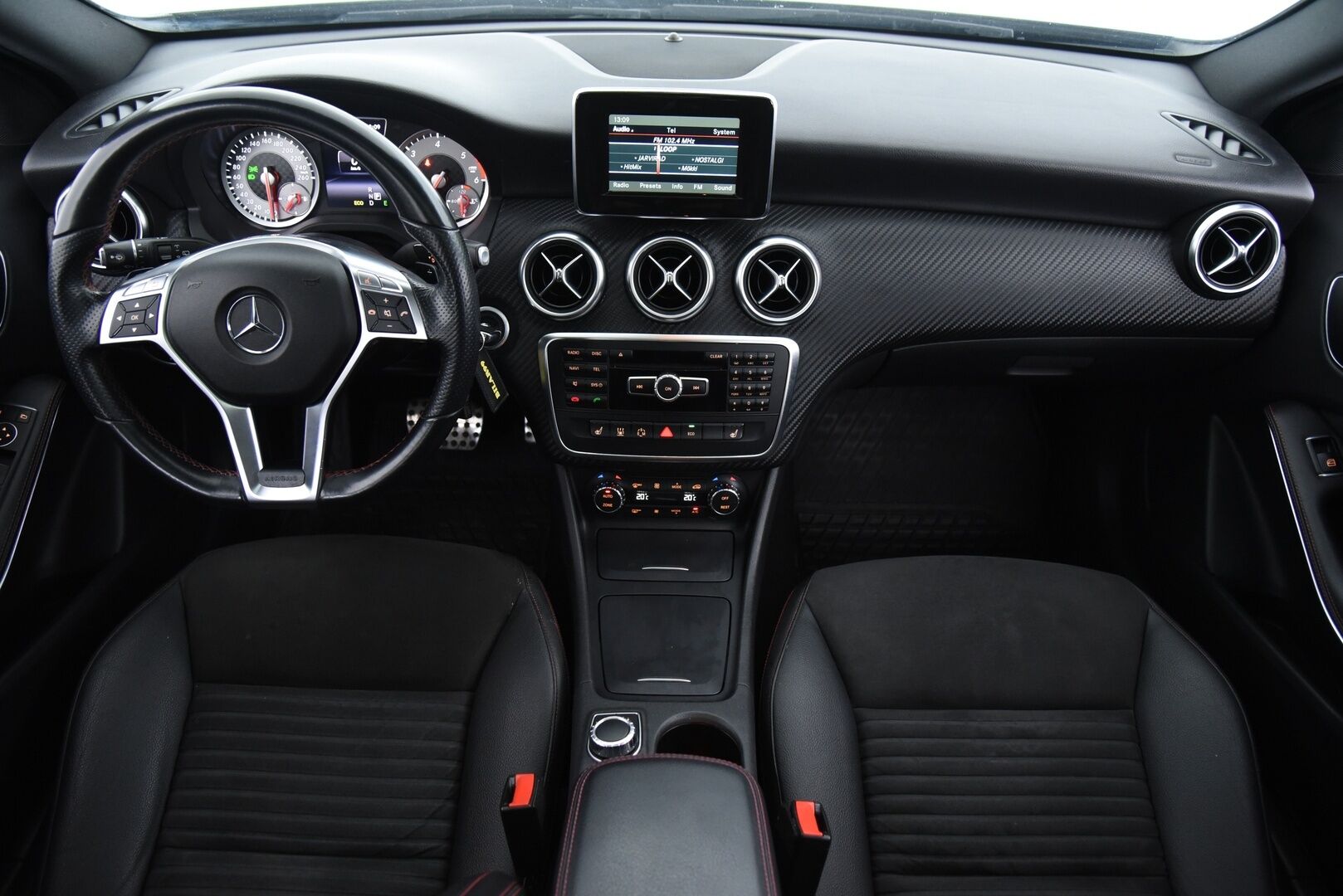 Mercedes-Benz A 2014 220 CDI 4Matic A Premium Business AMG / Webasto / Vakkari / Panorama / P. kamera / Nahka-Alcantara / - Kattavasti varusteltu / Todella siisti / 2x renkaat & vanteet