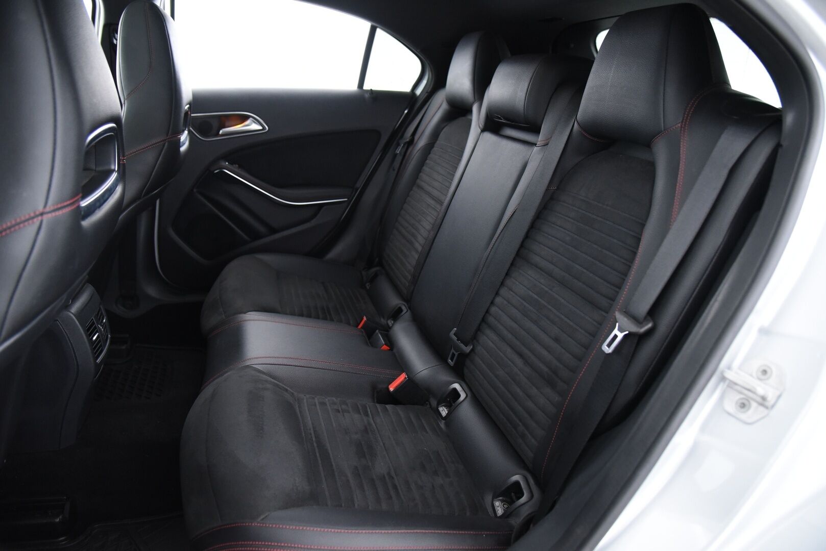 Mercedes-Benz A 2014 220 CDI 4Matic A Premium Business AMG / Webasto / Vakkari / Panorama / P. kamera / Nahka-Alcantara / - Kattavasti varusteltu / Todella siisti / 2x renkaat & vanteet