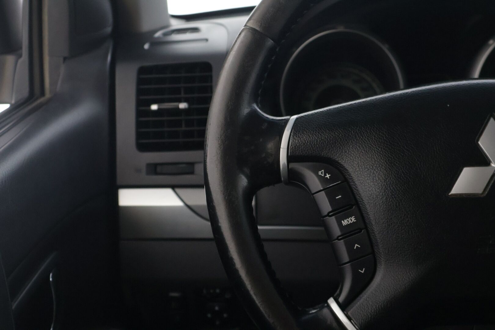 Mitsubishi Pajero 2012 Premium Edition - |Juuri katsastettu | 7P | Koukku | Navi | Vakkari | Lohko | Nahkasisusta | Bluetooth|