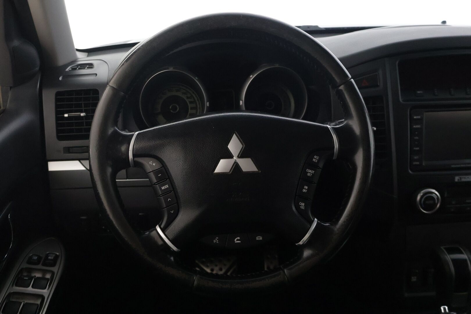 Mitsubishi Pajero 2012 Premium Edition - |Juuri katsastettu | 7P | Koukku | Navi | Vakkari | Lohko | Nahkasisusta | Bluetooth|