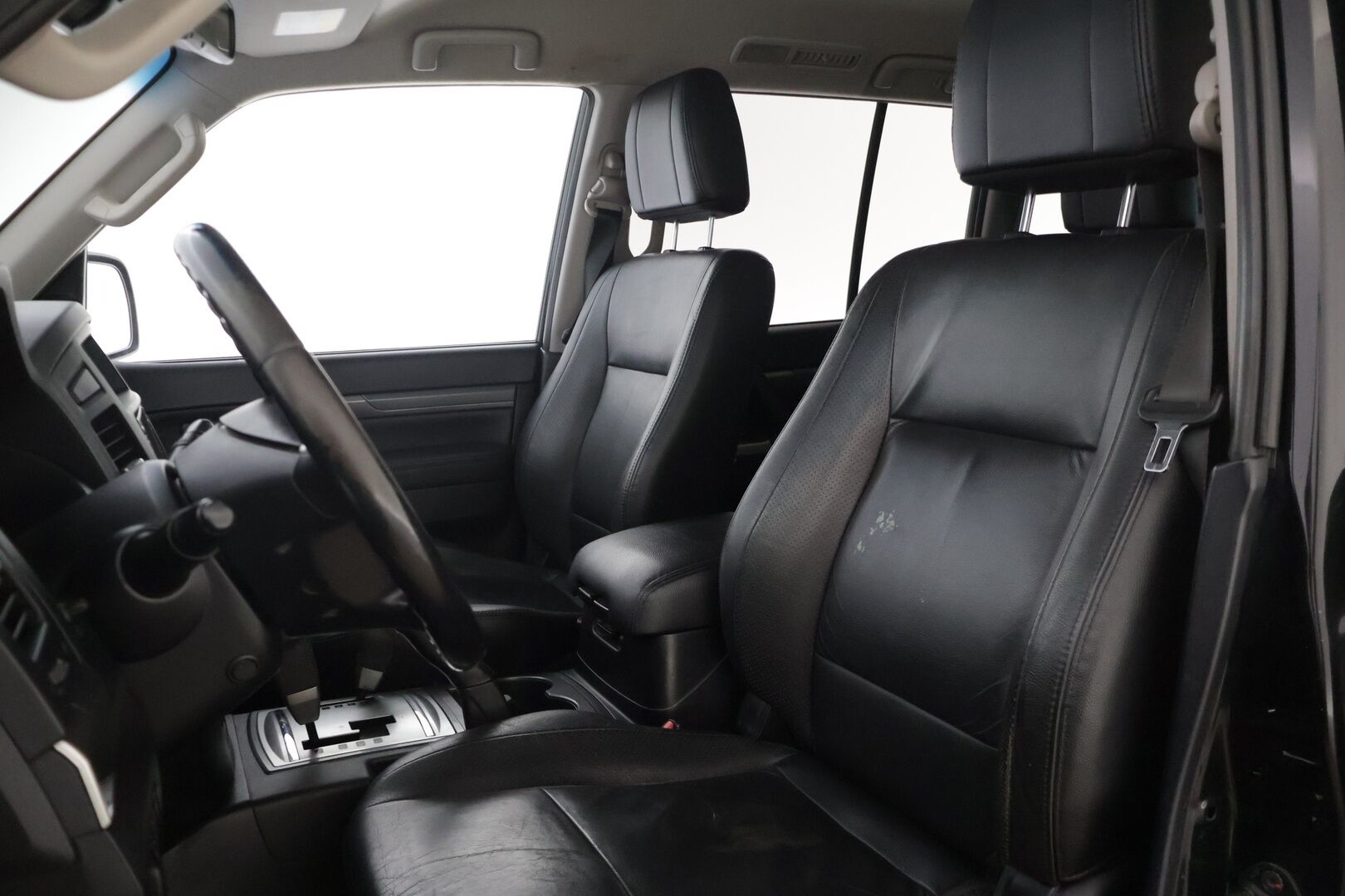 Mitsubishi Pajero 2012 Premium Edition - |Juuri katsastettu | 7P | Koukku | Navi | Vakkari | Lohko | Nahkasisusta | Bluetooth|
