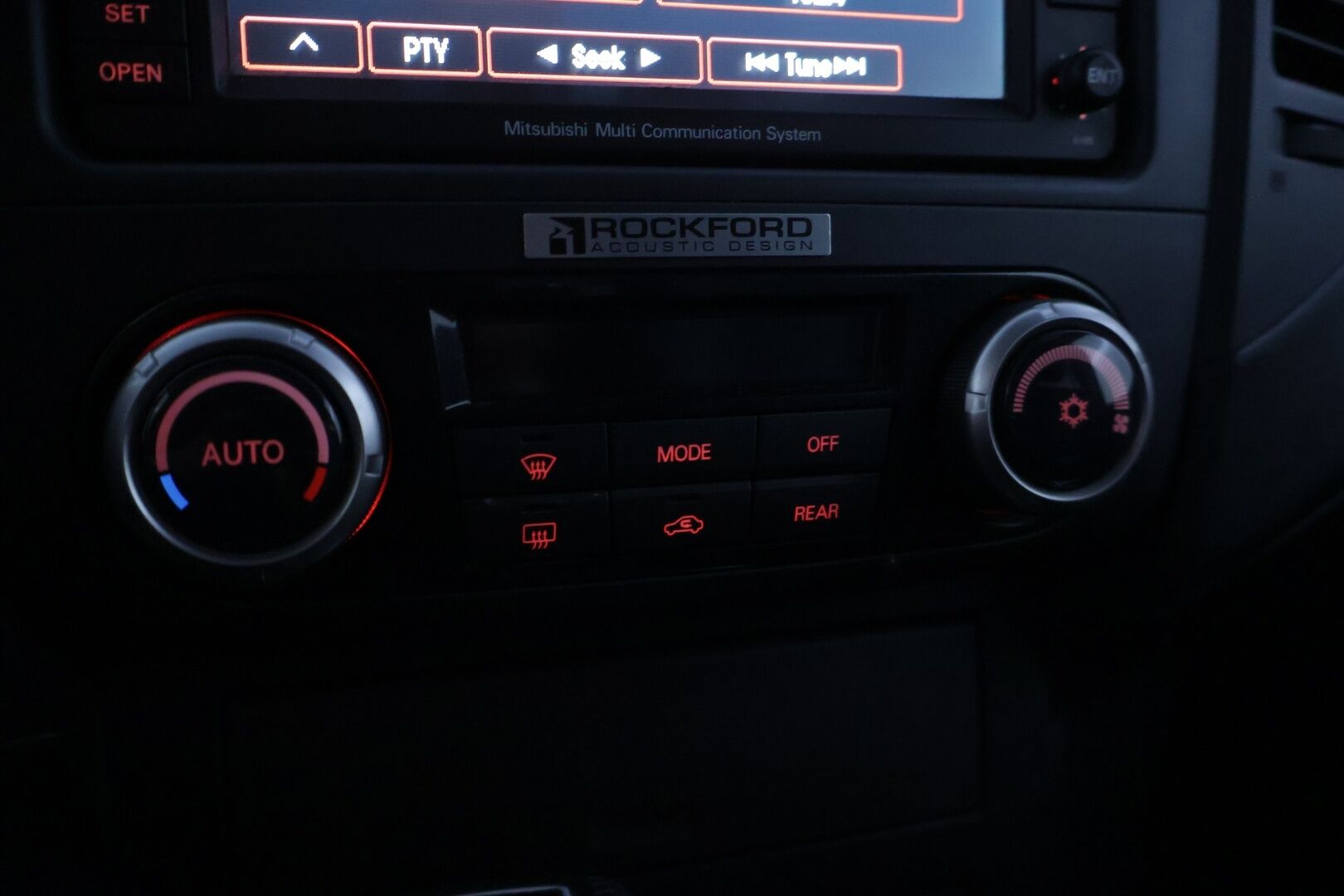 Mitsubishi Pajero 2012 Premium Edition - |Juuri katsastettu | 7P | Koukku | Navi | Vakkari | Lohko | Nahkasisusta | Bluetooth|