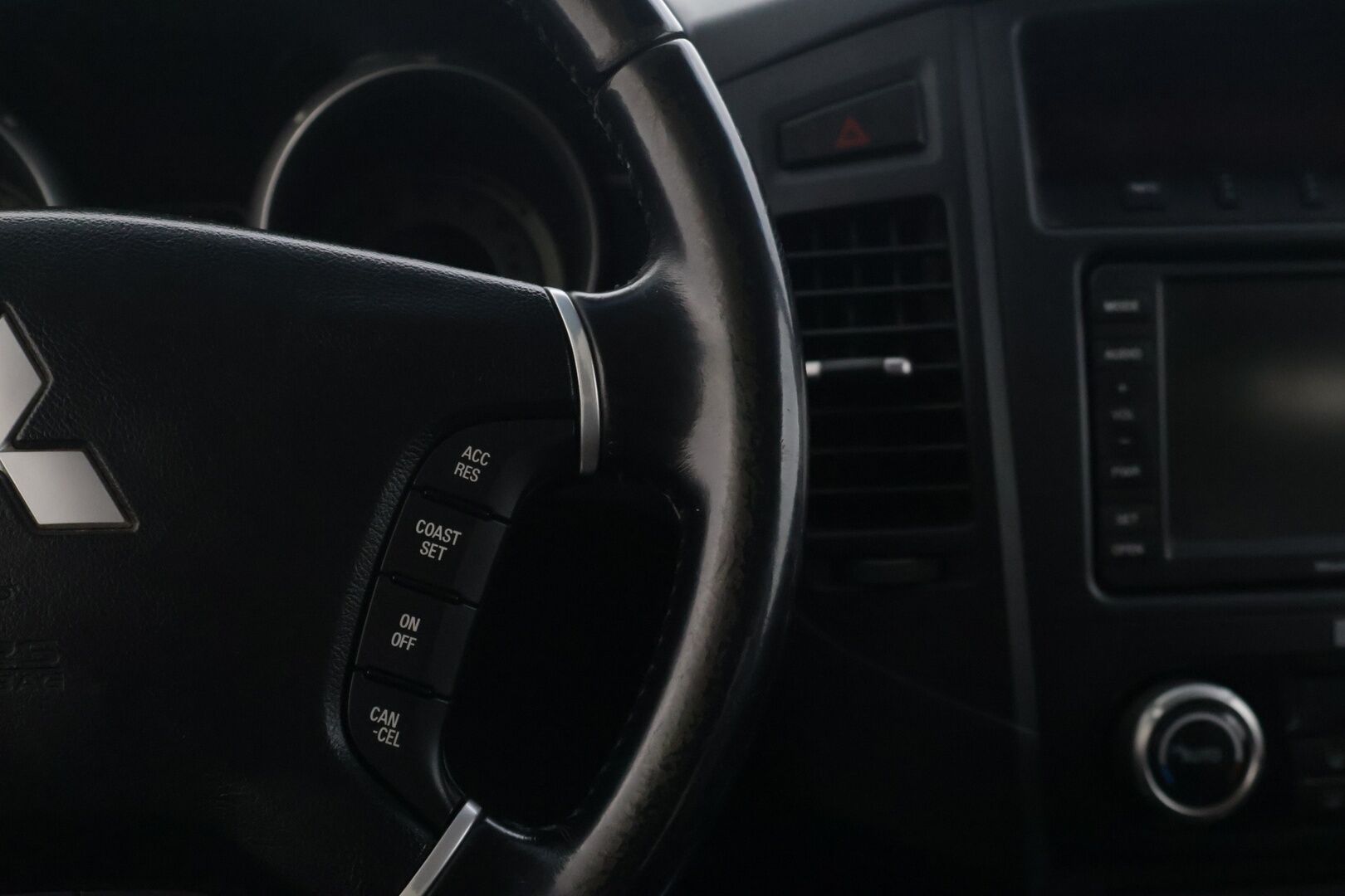 Mitsubishi Pajero 2012 Premium Edition - |Juuri katsastettu | 7P | Koukku | Navi | Vakkari | Lohko | Nahkasisusta | Bluetooth|