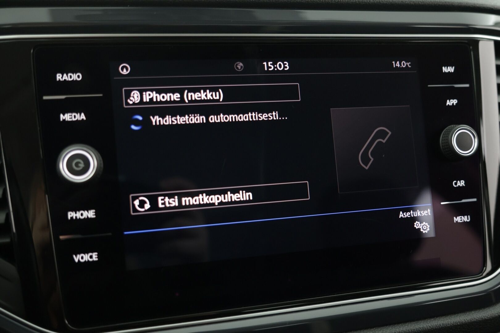 Volkswagen T-Roc 2018 Sport 1,5 TSI EVO 110 kW (150 hv) DSG-automaatti / Webasto / ACC / P-kamera / Bluetooth - Suomi-auto / Uudet kesärenkaat / Hyvä kuntoiset nastat / 2x aluvanteet - HULLUT AVAJAISHULINAT KORKOTARJOUS 3,29 %