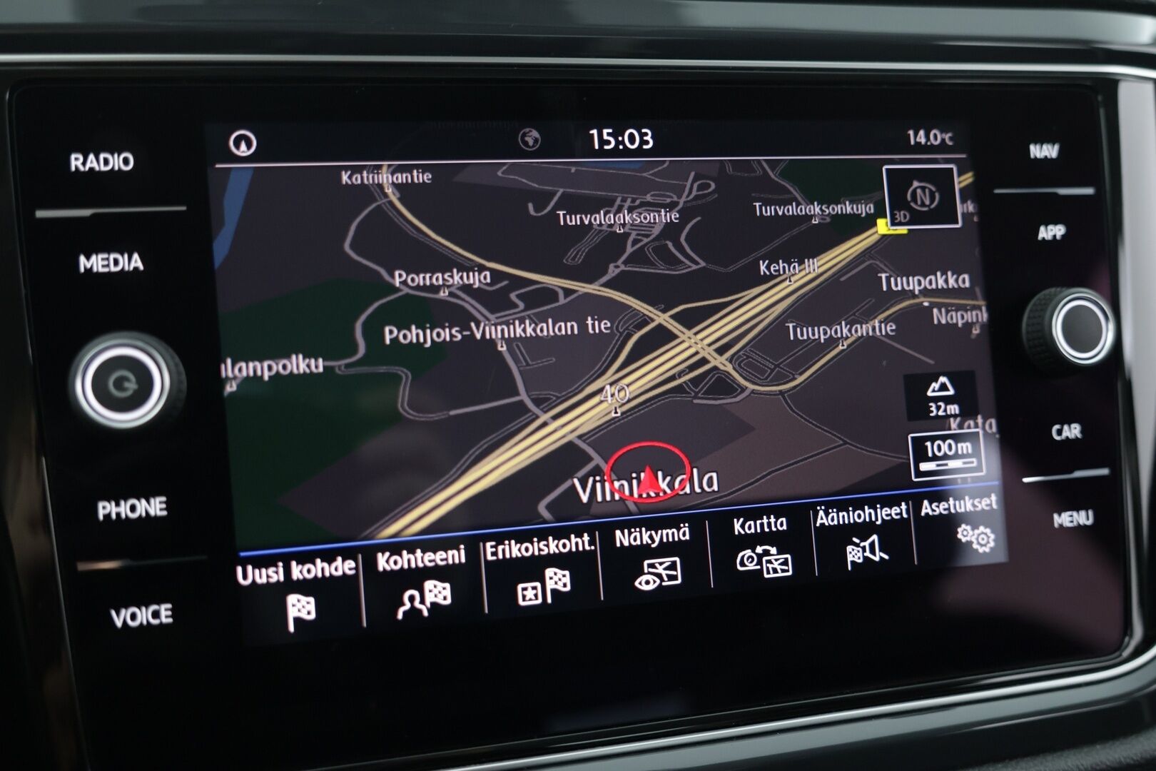 Volkswagen T-Roc 2018 Sport 1,5 TSI EVO 110 kW (150 hv) DSG-automaatti / Webasto / ACC / P-kamera / Bluetooth - Suomi-auto / Uudet kesärenkaat / Hyvä kuntoiset nastat / 2x aluvanteet - HULLUT AVAJAISHULINAT KORKOTARJOUS 3,29 %