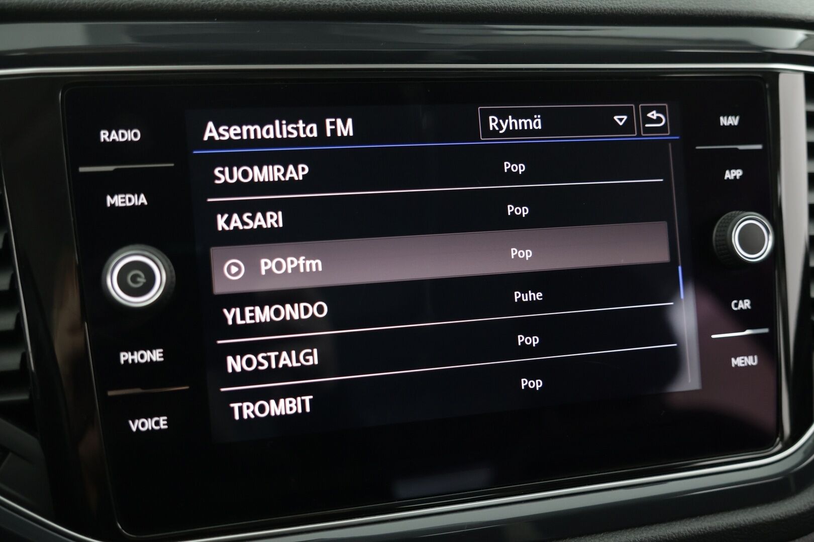 Volkswagen T-Roc 2018 Sport 1,5 TSI EVO 110 kW (150 hv) DSG-automaatti / Webasto / ACC / P-kamera / Bluetooth - Suomi-auto / Uudet kesärenkaat / Hyvä kuntoiset nastat / 2x aluvanteet - HULLUT AVAJAISHULINAT KORKOTARJOUS 3,29 %