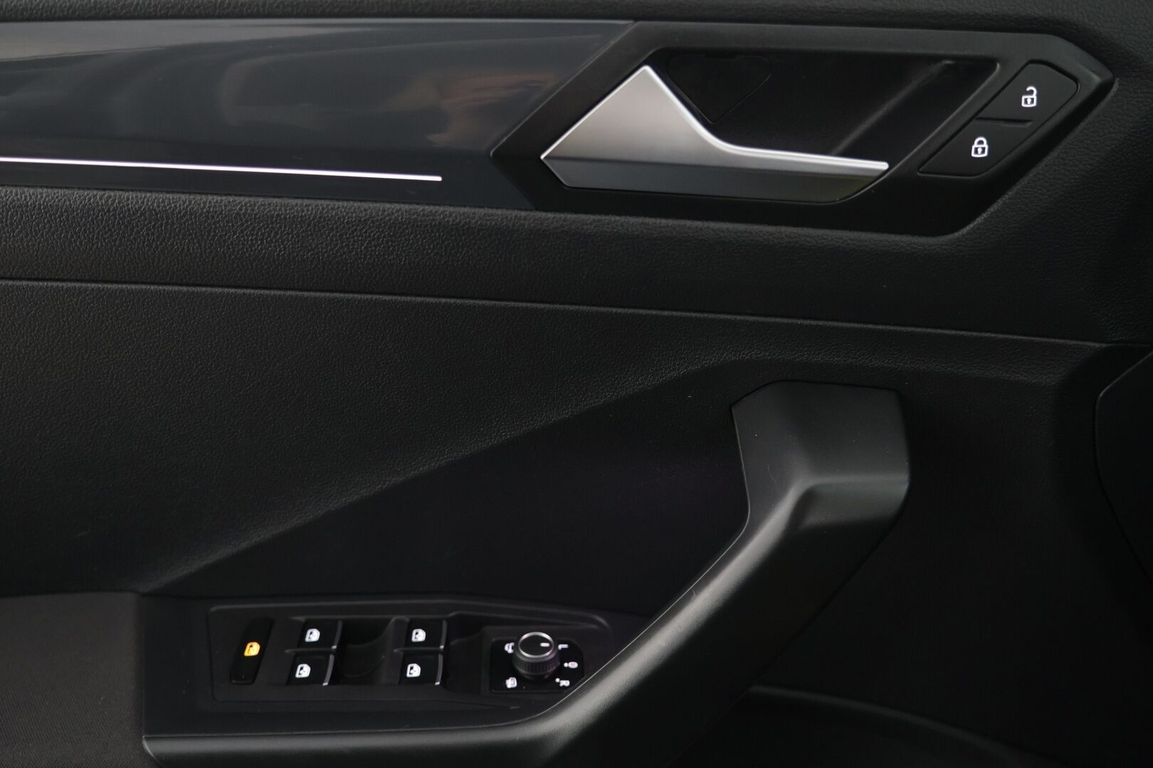 Volkswagen T-Roc 2018 Sport 1,5 TSI EVO 110 kW (150 hv) DSG-automaatti / Webasto / ACC / P-kamera / Bluetooth - Suomi-auto / Uudet kesärenkaat / Hyvä kuntoiset nastat / 2x aluvanteet - HULLUT AVAJAISHULINAT KORKOTARJOUS 3,29 %