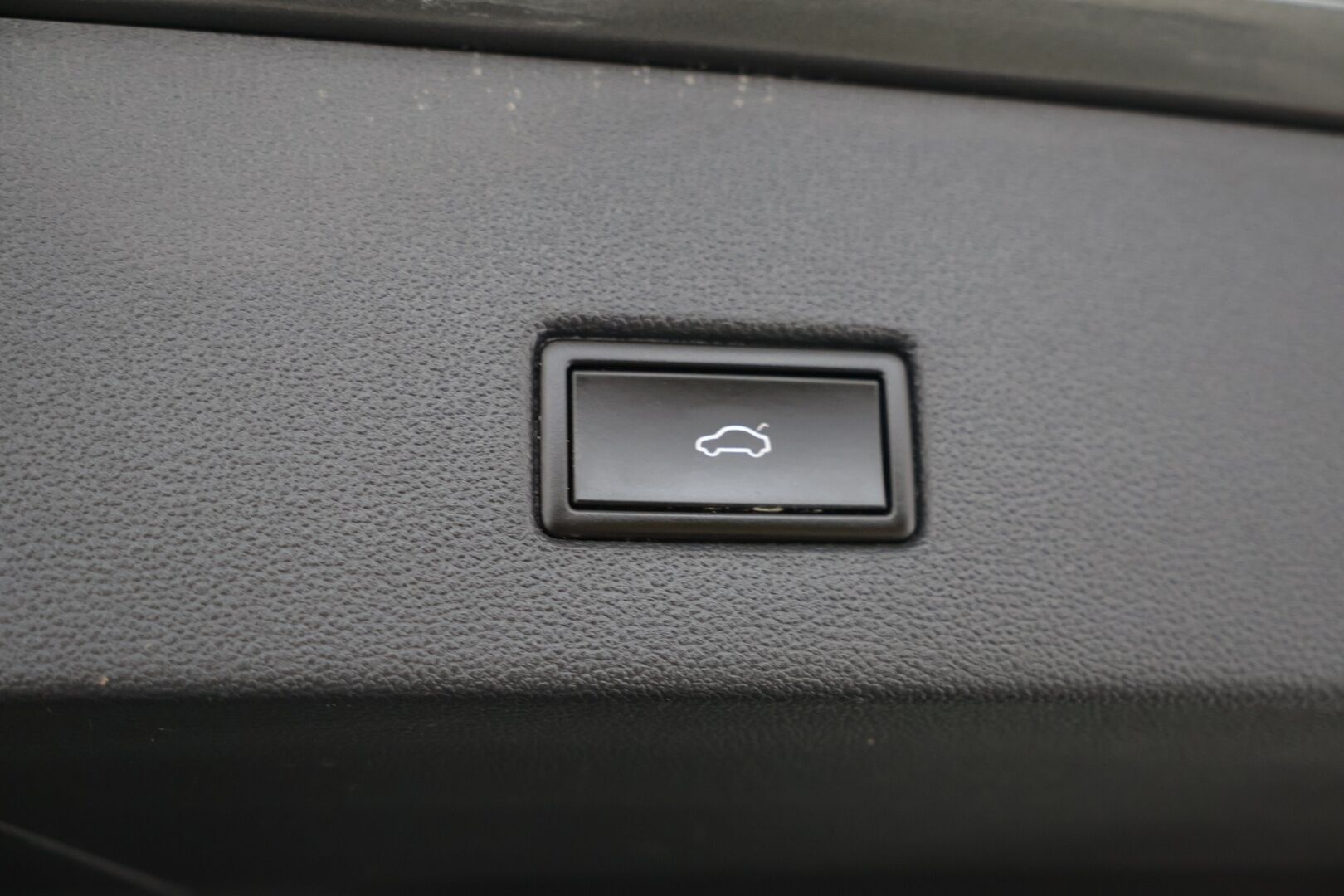 Volkswagen T-Roc 2018 Sport 1,5 TSI EVO 110 kW (150 hv) DSG-automaatti / Webasto / ACC / P-kamera / Bluetooth - Suomi-auto / Uudet kesärenkaat / Hyvä kuntoiset nastat / 2x aluvanteet - HULLUT AVAJAISHULINAT KORKOTARJOUS 3,29 %