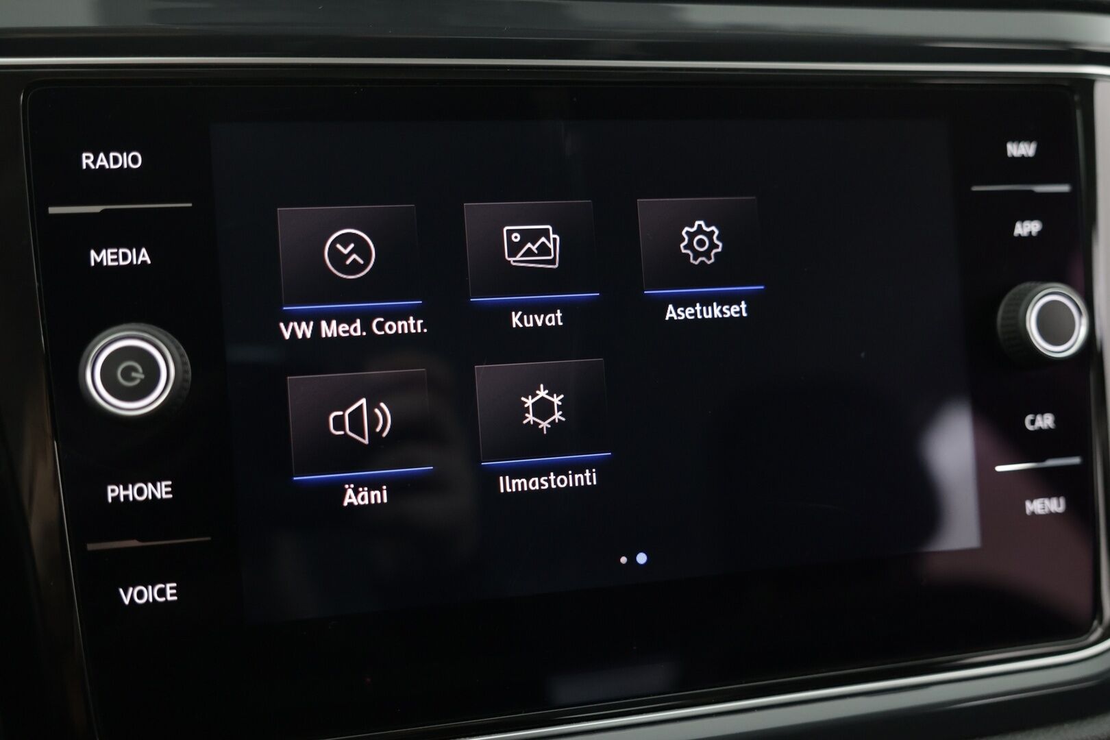 Volkswagen T-Roc 2018 Sport 1,5 TSI EVO 110 kW (150 hv) DSG-automaatti / Webasto / ACC / P-kamera / Bluetooth - Suomi-auto / Uudet kesärenkaat / Hyvä kuntoiset nastat / 2x aluvanteet - HULLUT AVAJAISHULINAT KORKOTARJOUS 3,29 %