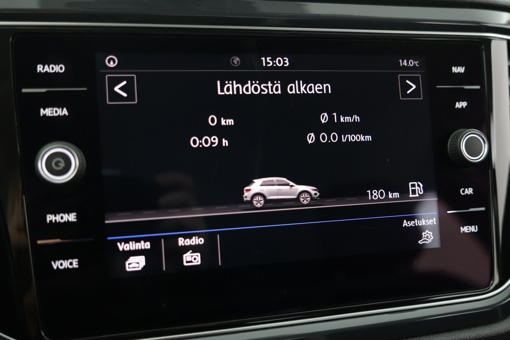 Volkswagen T-Roc 2018 Sport 1,5 TSI EVO 110 kW (150 hv) DSG-automaatti / Webasto / ACC / P-kamera / Bluetooth - Suomi-auto / Uudet kesärenkaat / Hyvä kuntoiset nastat / 2x aluvanteet - HULLUT AVAJAISHULINAT KORKOTARJOUS 3,29 %