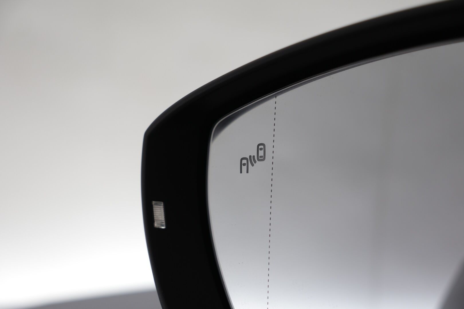 Volkswagen T-Roc 2018 Sport 1,5 TSI EVO 110 kW (150 hv) DSG-automaatti / Webasto / ACC / P-kamera / Bluetooth - Suomi-auto / Uudet kesärenkaat / Hyvä kuntoiset nastat / 2x aluvanteet - HULLUT AVAJAISHULINAT KORKOTARJOUS 3,29 %