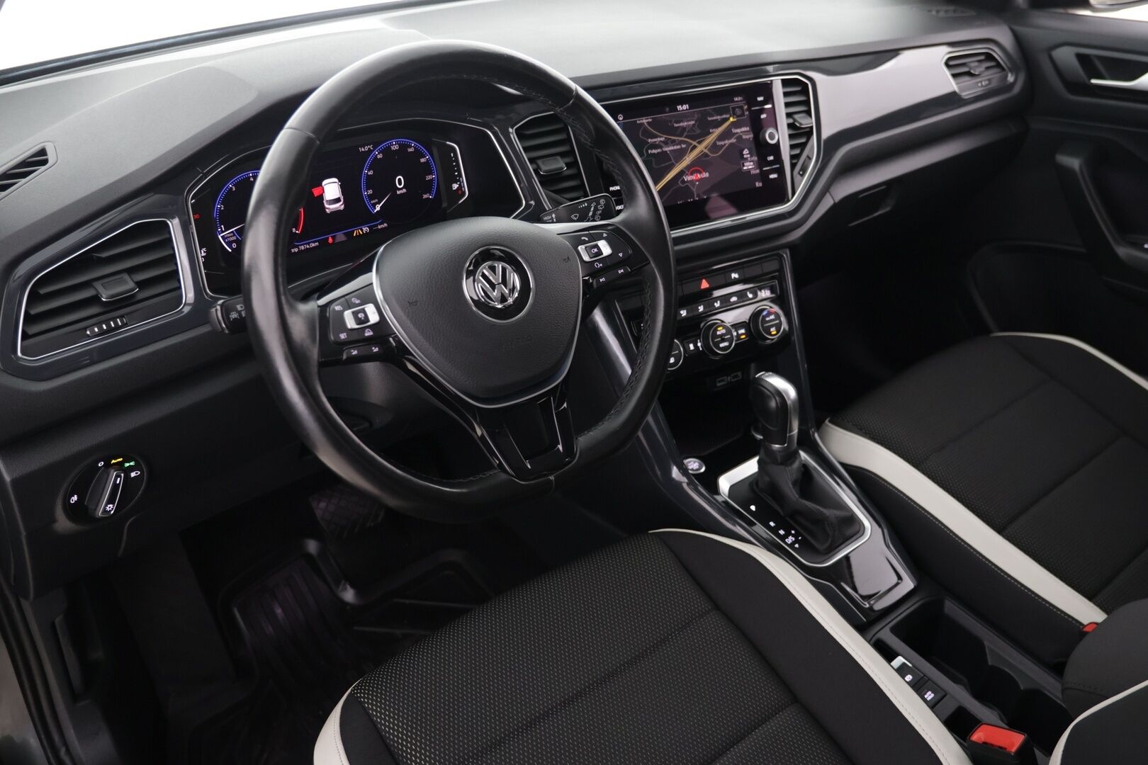 Volkswagen T-Roc 2018 Sport 1,5 TSI EVO 110 kW (150 hv) DSG-automaatti / Webasto / ACC / P-kamera / Bluetooth - Suomi-auto / Uudet kesärenkaat / Hyvä kuntoiset nastat / 2x aluvanteet - HULLUT AVAJAISHULINAT KORKOTARJOUS 3,29 %