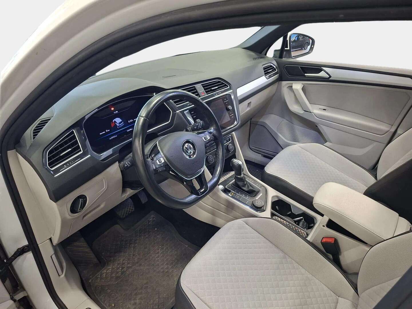 Volkswagen Tiguan 2018 Comfortline 1,4 TSI 110 kW (150 hv) 4MOTION DSG-automaatti - | 2 om. Suomi-auto | Webasto | ACC | Koukku | Panorama | Adaptiiviset Ledit | Apple & Android | Lämmitettävä ohjauspyörä | 