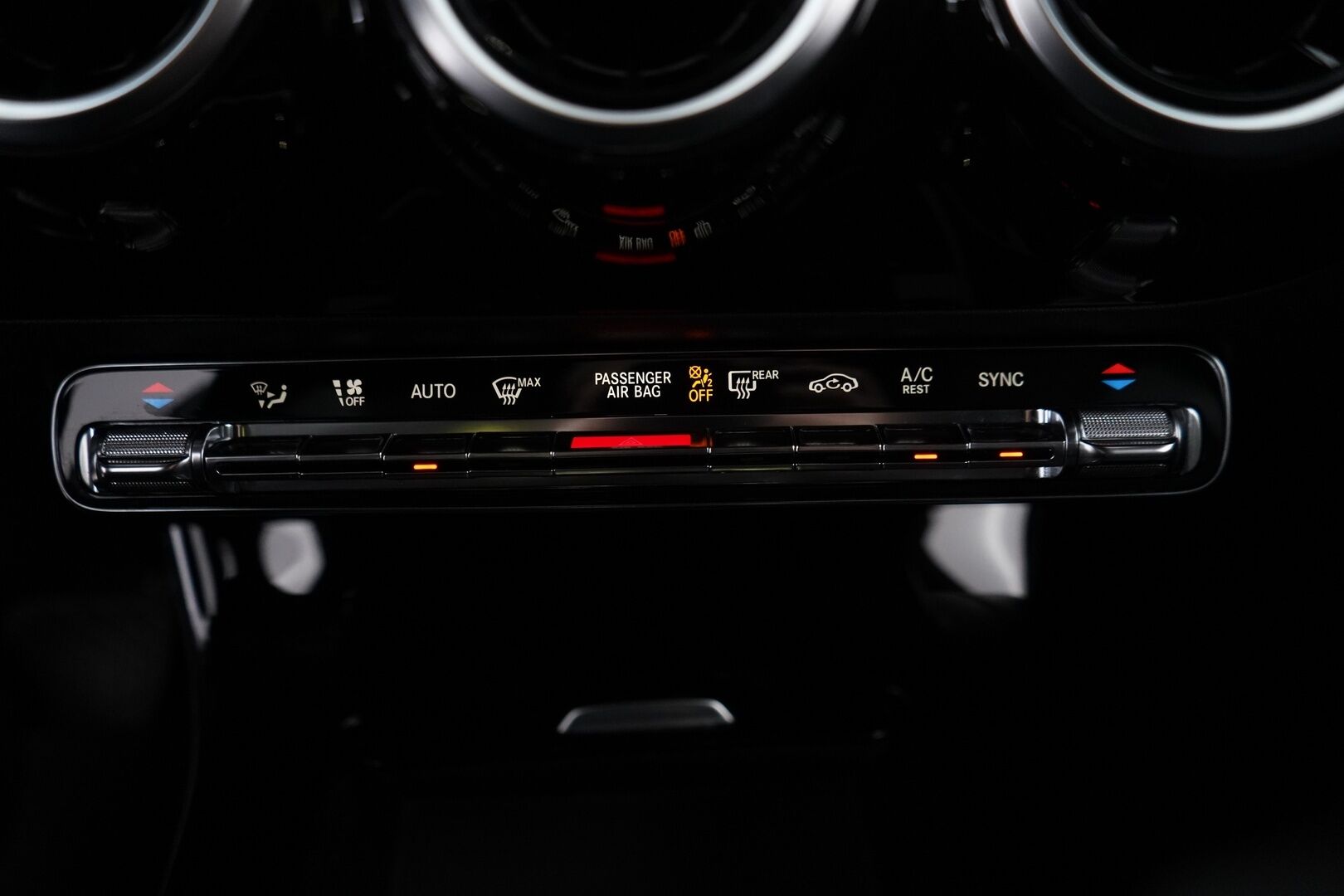 Mercedes-Benz A 2018 200 A Launch Edition Progressive - Vakkari / Peruutuskamera / Blis / Kaista-avustin / Puolinahka / Sport-istuimet