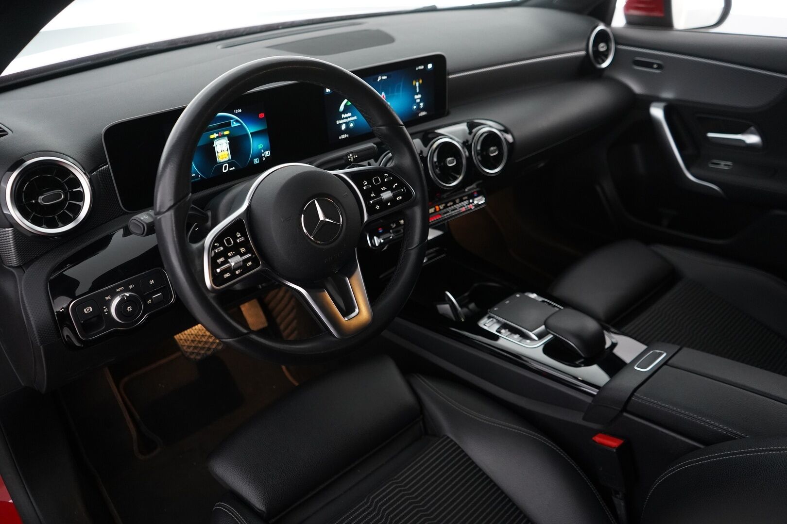 Mercedes-Benz A 2018 200 A Launch Edition Progressive - Vakkari / Peruutuskamera / Blis / Kaista-avustin / Puolinahka / Sport-istuimet
