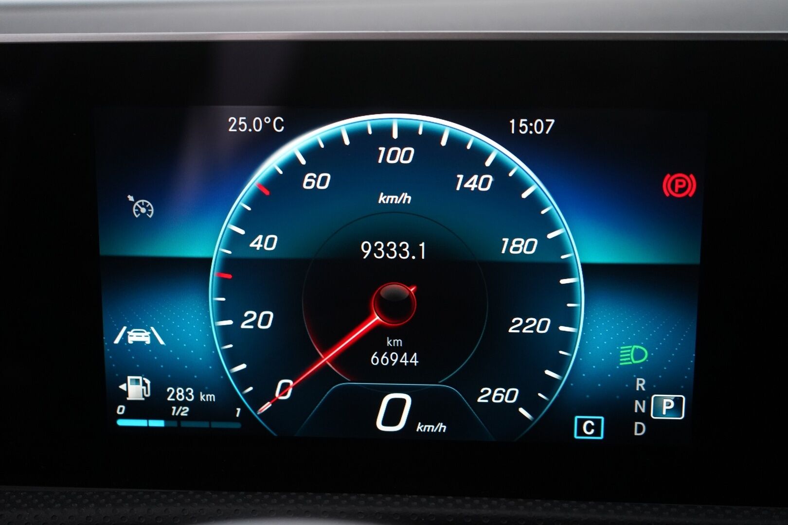 Mercedes-Benz A 2018 200 A Launch Edition Progressive - Vakkari / Peruutuskamera / Blis / Kaista-avustin / Puolinahka / Sport-istuimet