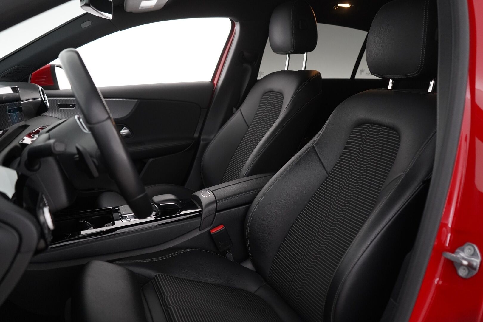 Mercedes-Benz A 2018 200 A Launch Edition Progressive - Vakkari / Peruutuskamera / Blis / Kaista-avustin / Puolinahka / Sport-istuimet