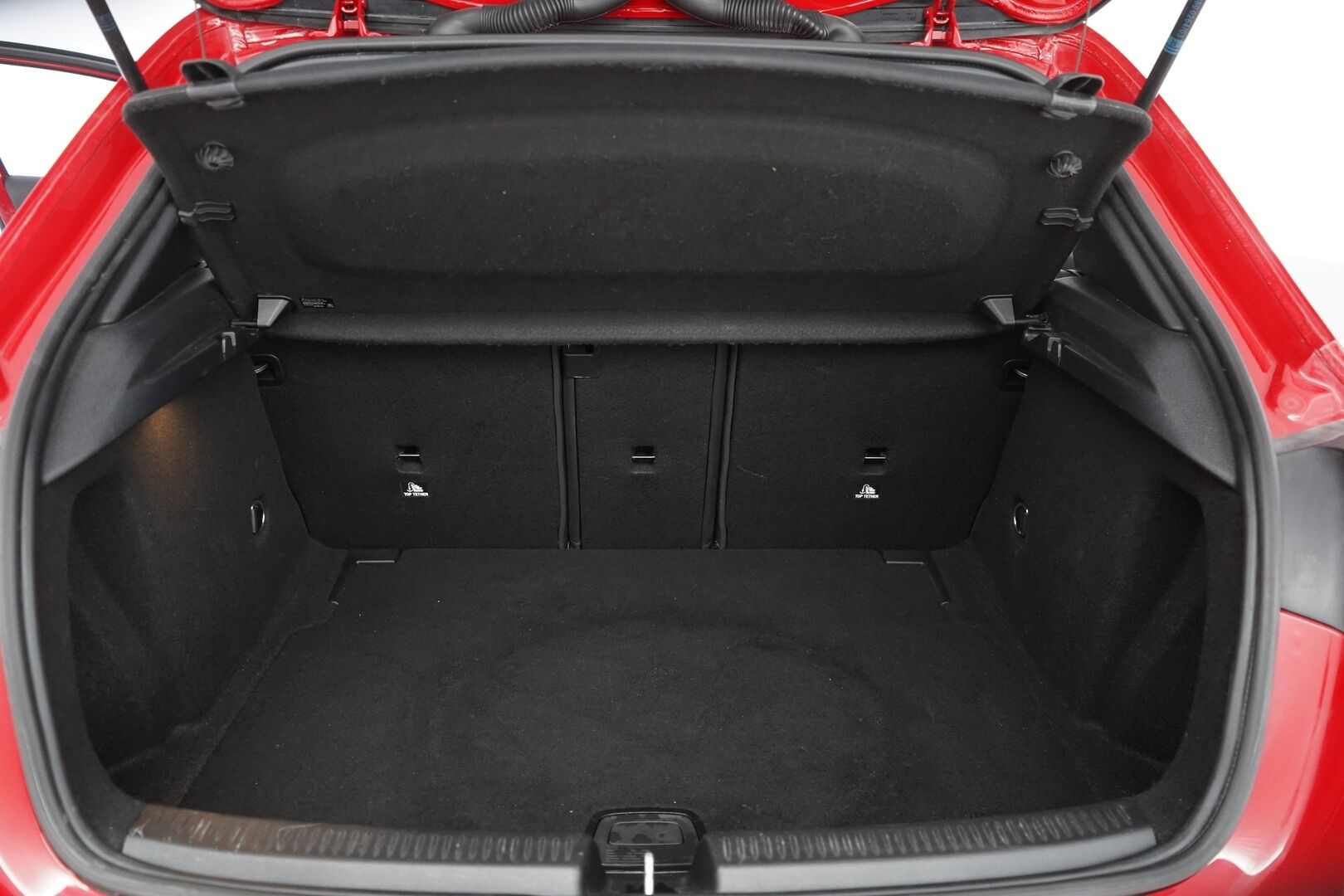 Mercedes-Benz A 2018 200 A Launch Edition Progressive - Vakkari / Peruutuskamera / Blis / Kaista-avustin / Puolinahka / Sport-istuimet