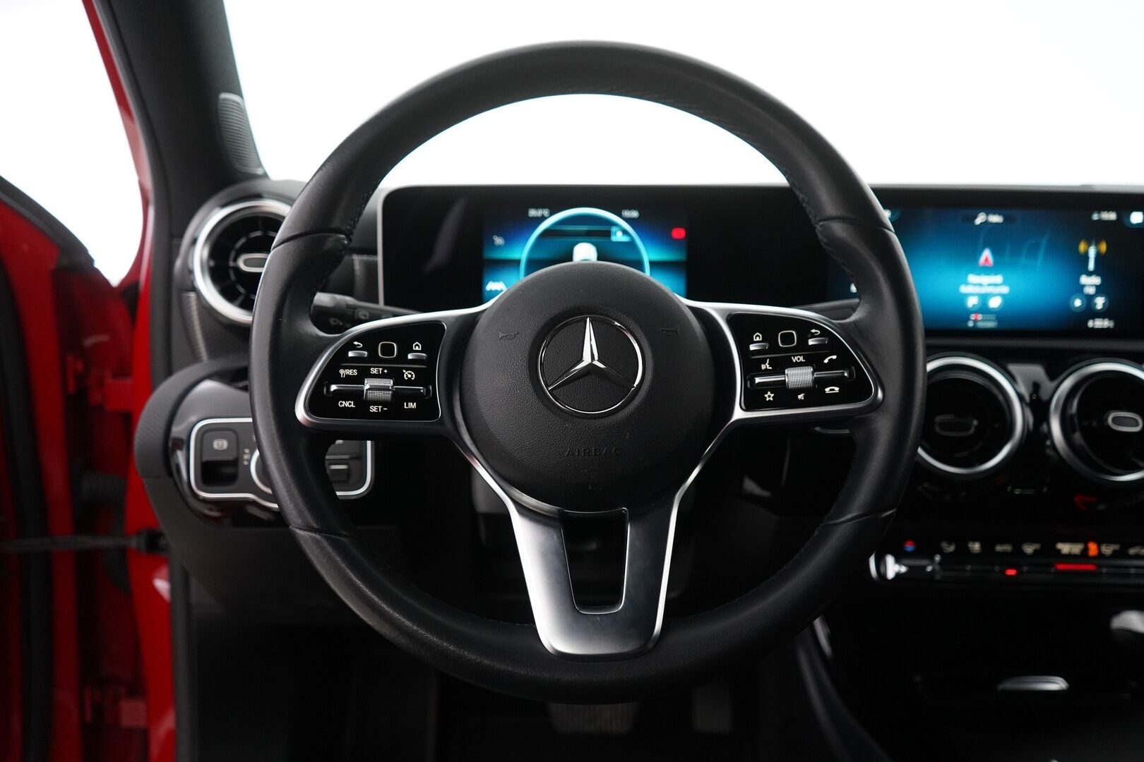 Mercedes-Benz A 2018 200 A Launch Edition Progressive - Vakkari / Peruutuskamera / Blis / Kaista-avustin / Puolinahka / Sport-istuimet